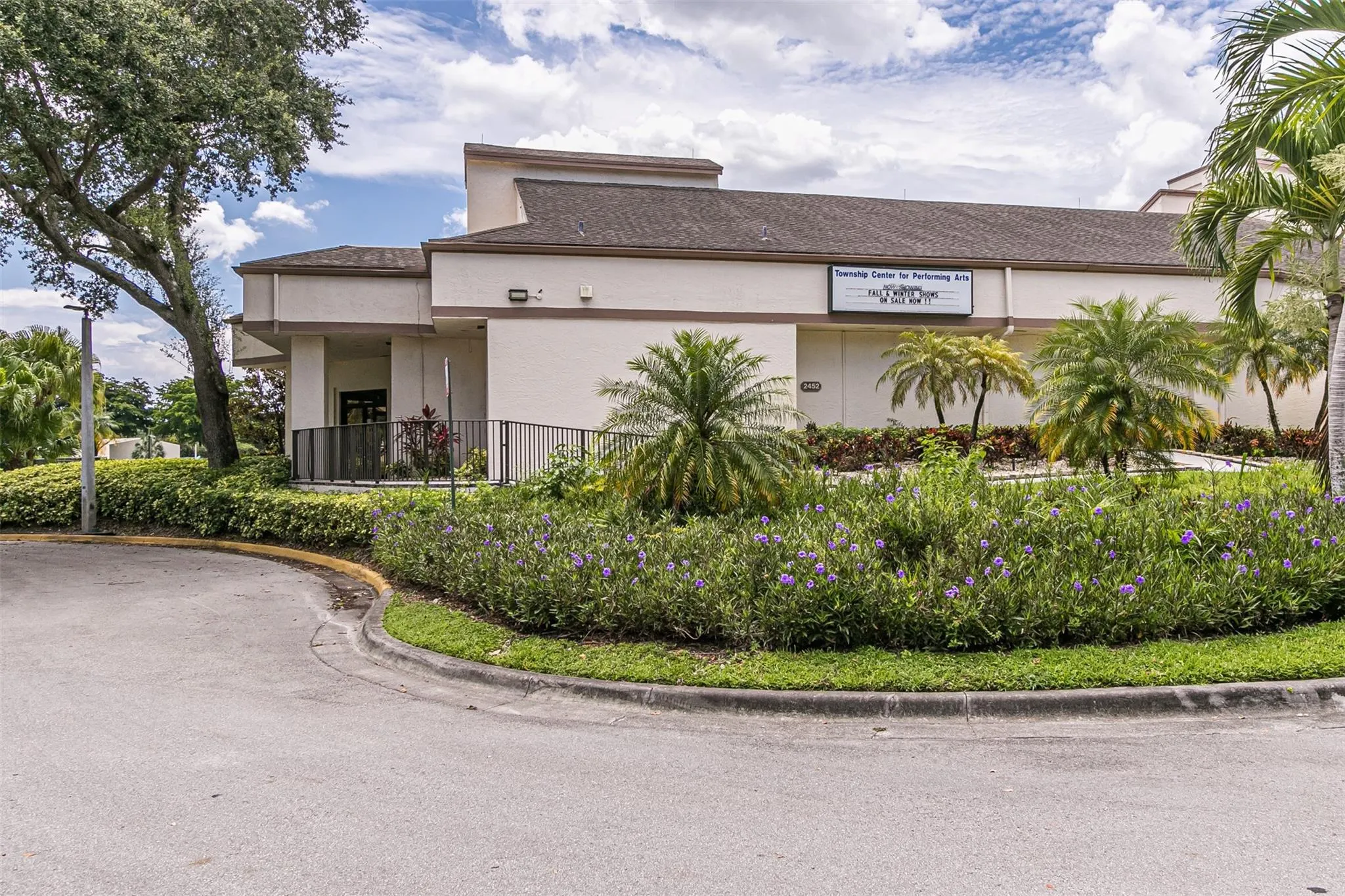 4915 Calamondin Cir