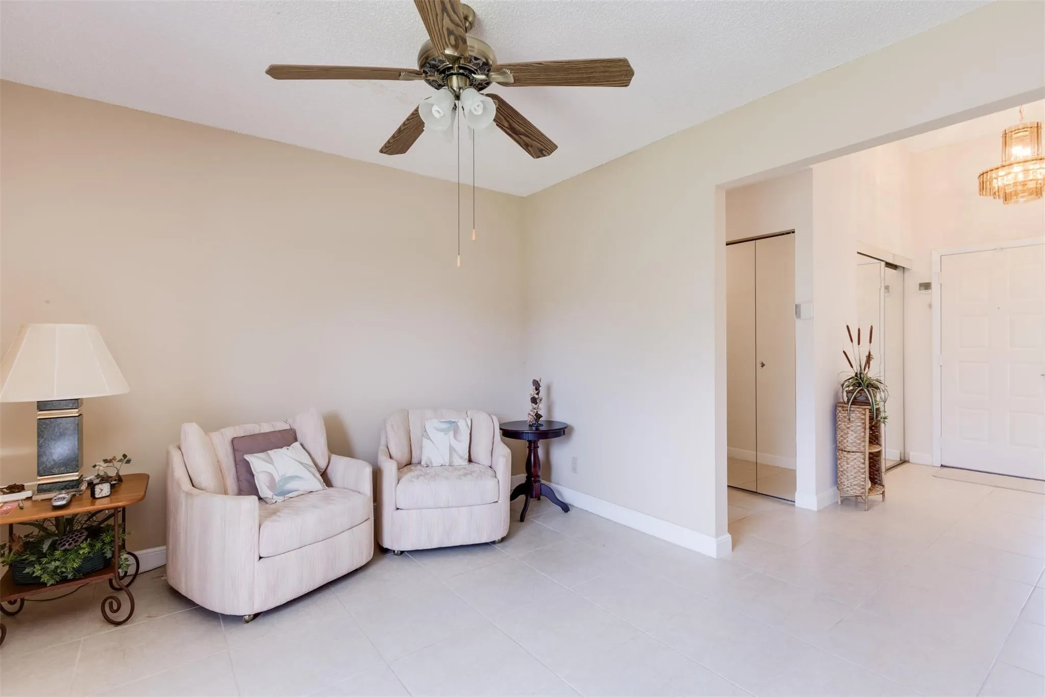 4915 Calamondin Cir