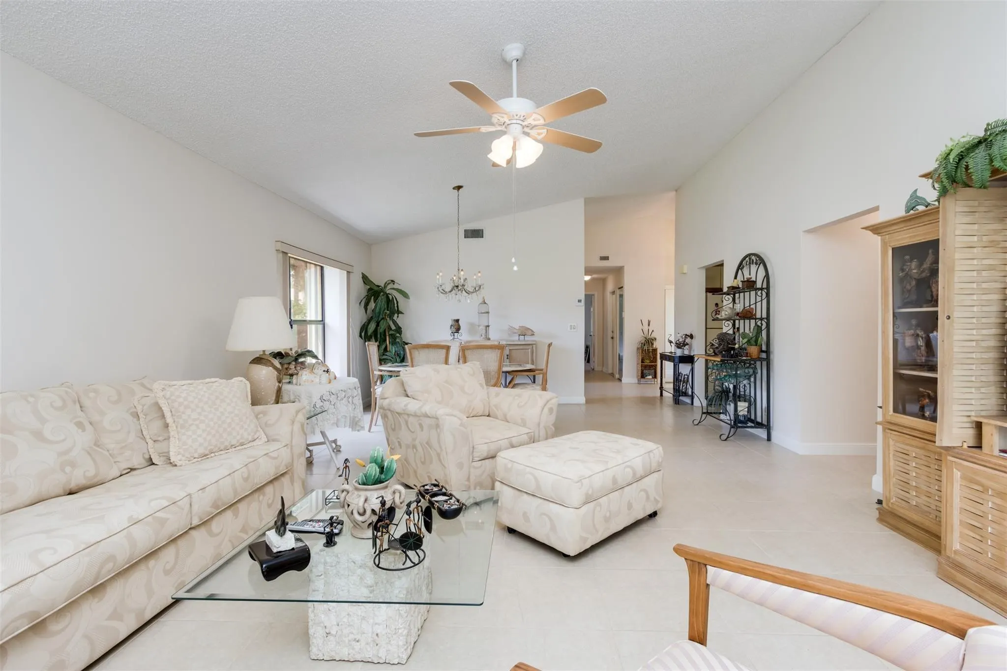 4915 Calamondin Cir