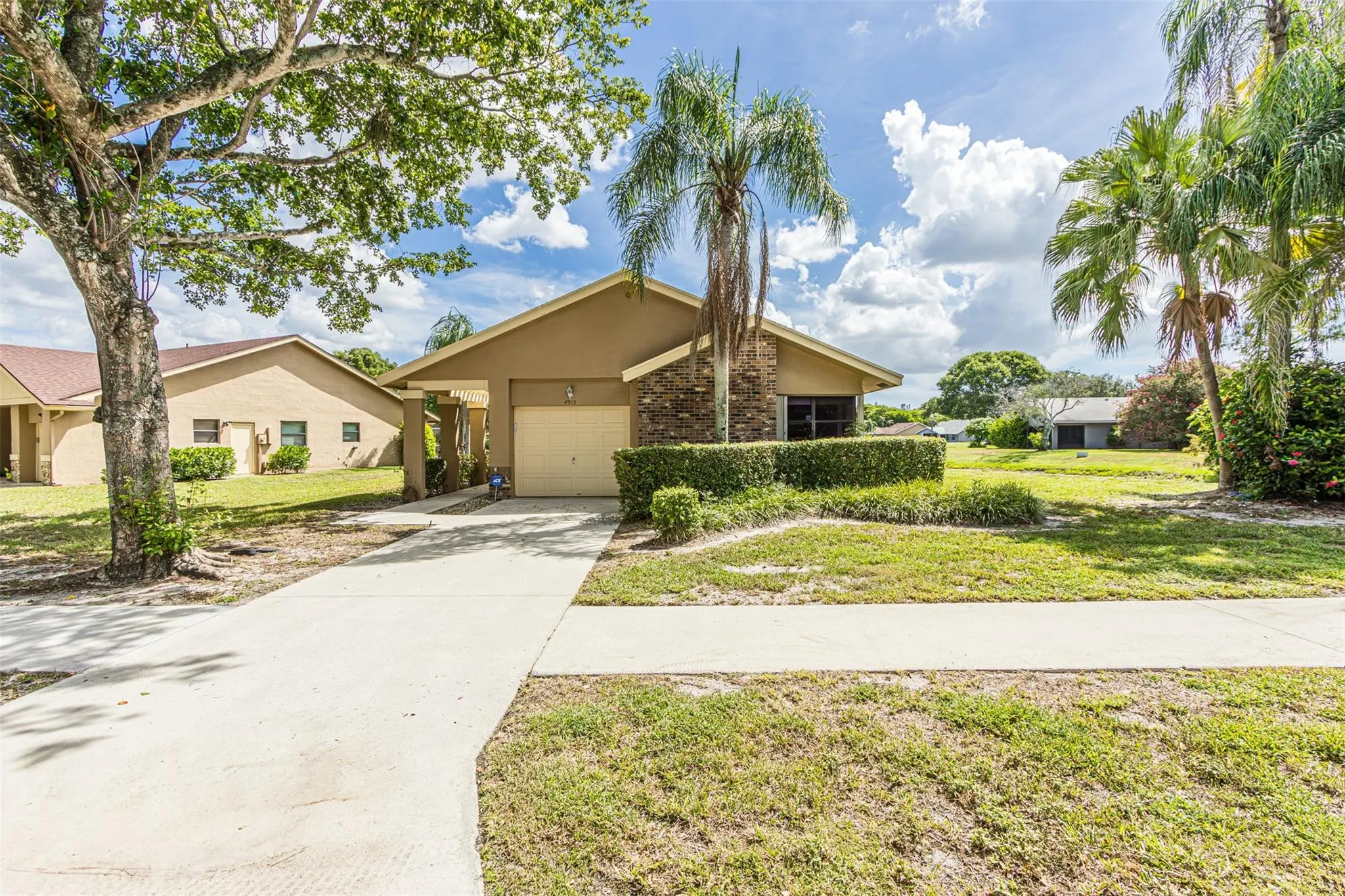 4915 Calamondin Cir