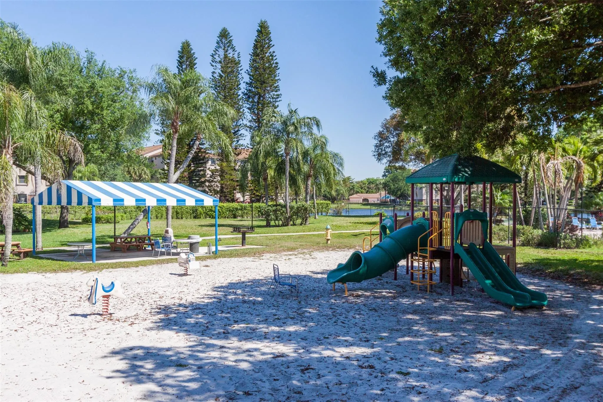 4915 Calamondin Cir
