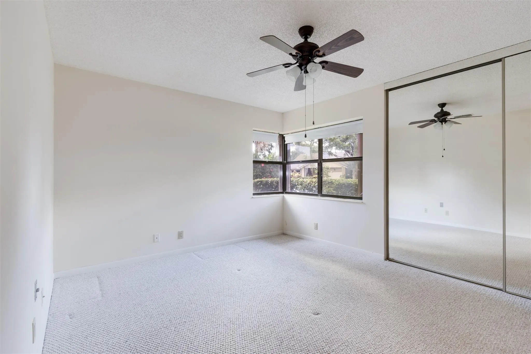 4915 Calamondin Cir