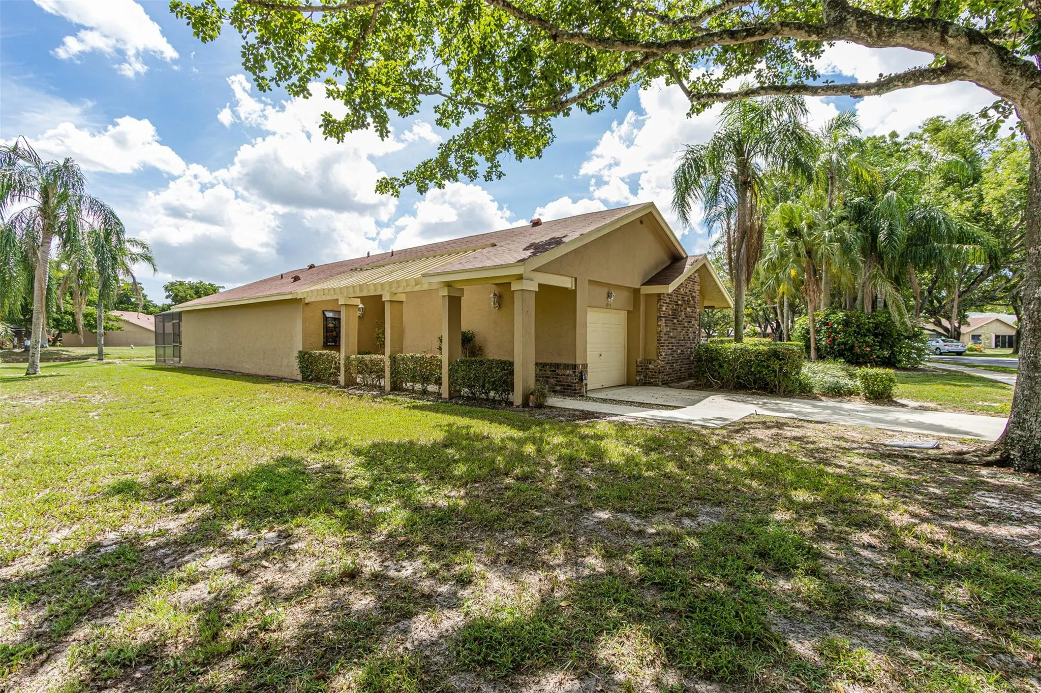 4915 Calamondin Cir