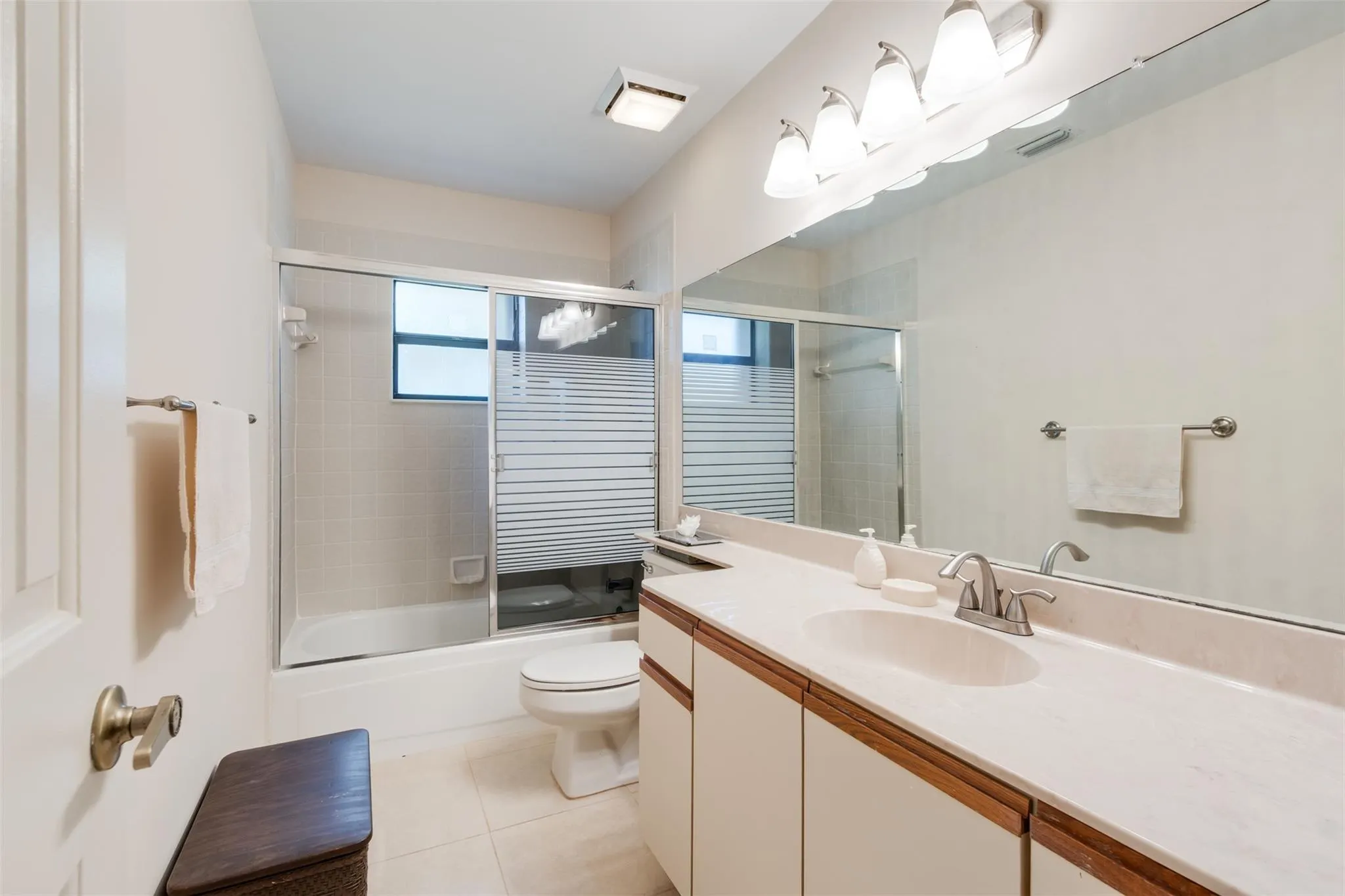 4915 Calamondin Cir