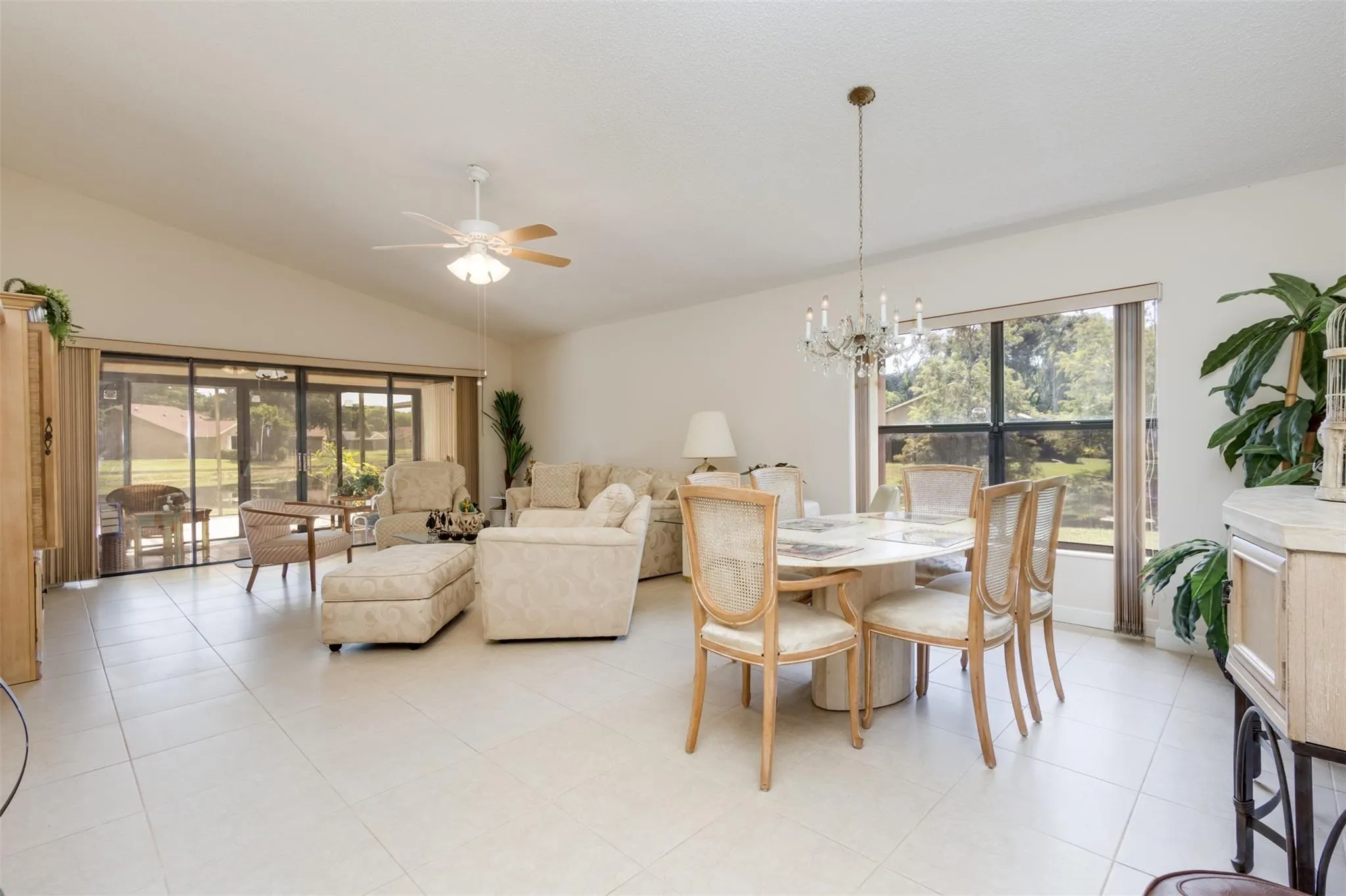 4915 Calamondin Cir