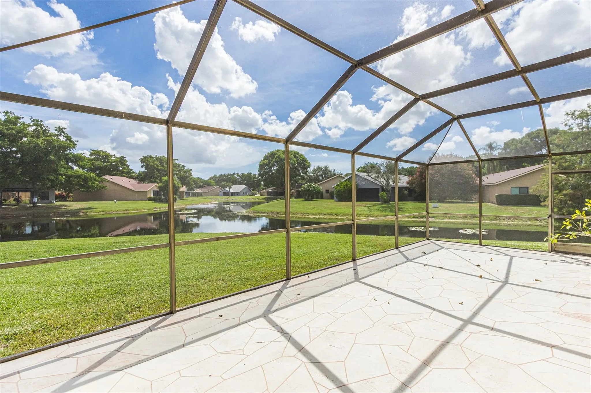 4915 Calamondin Cir