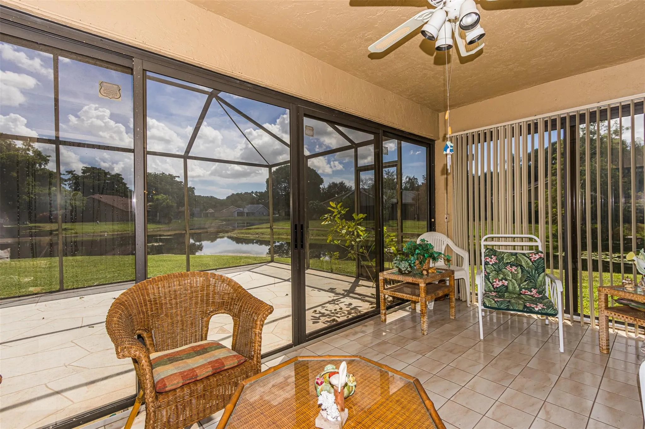 4915 Calamondin Cir