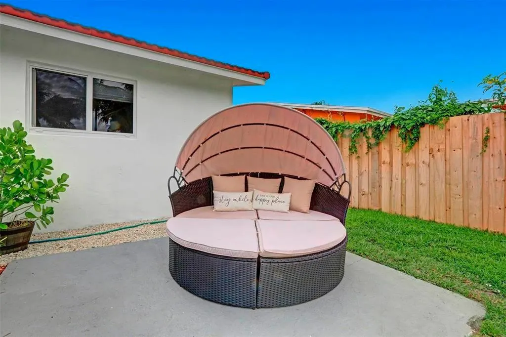 1773 SW 28th Way
