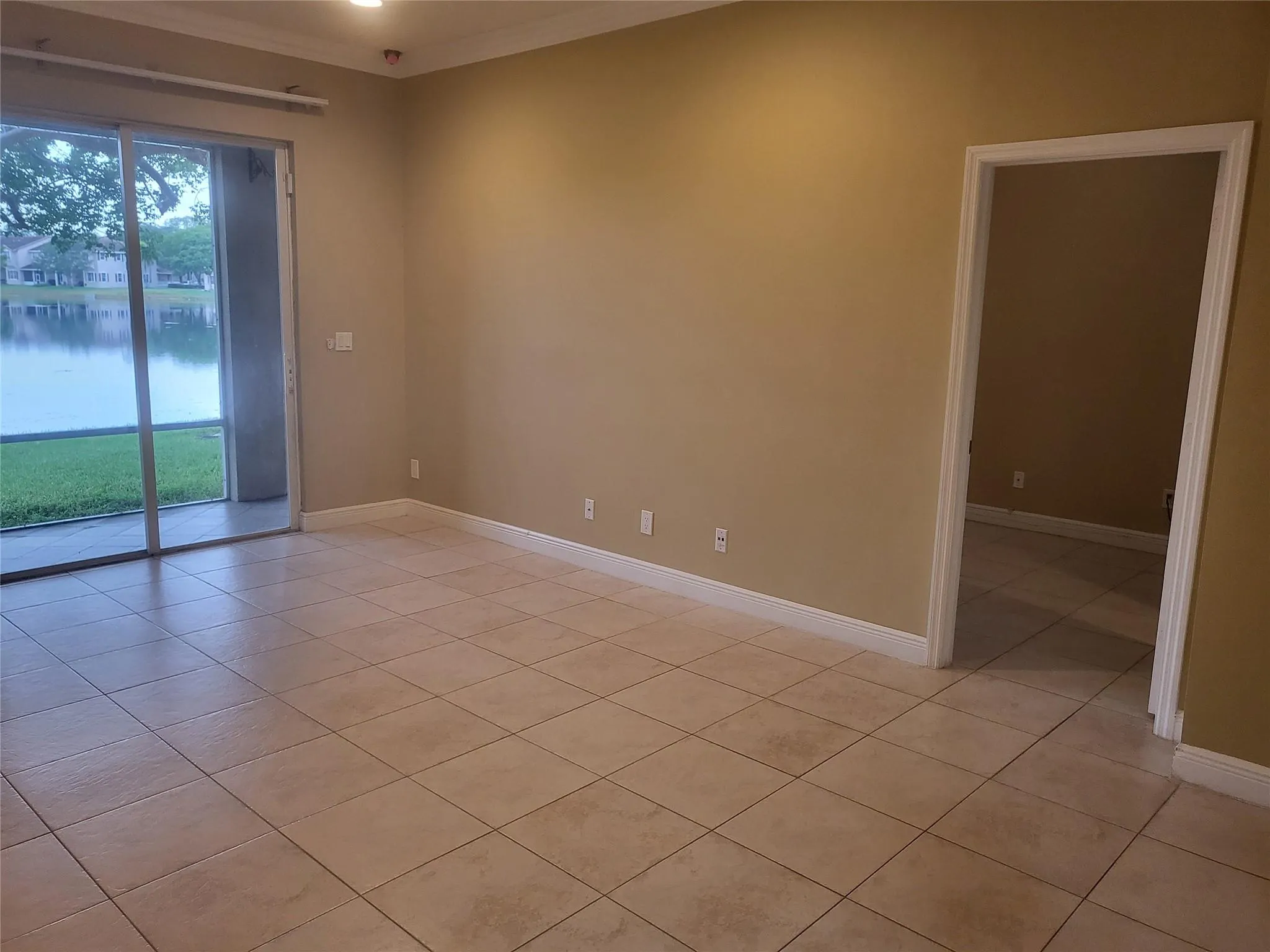 3331 Lakeside Drive, #37