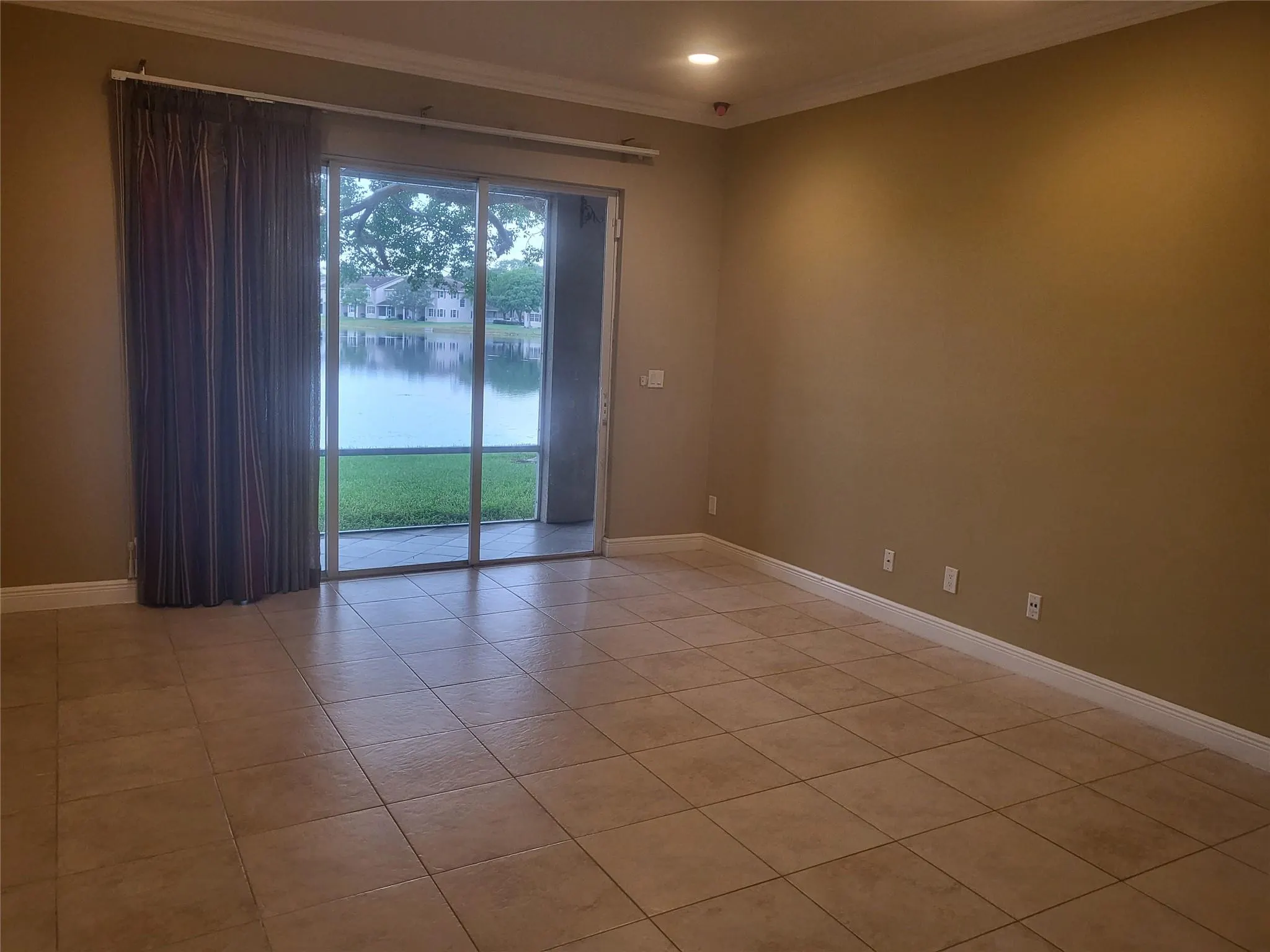 3331 Lakeside Drive, #37