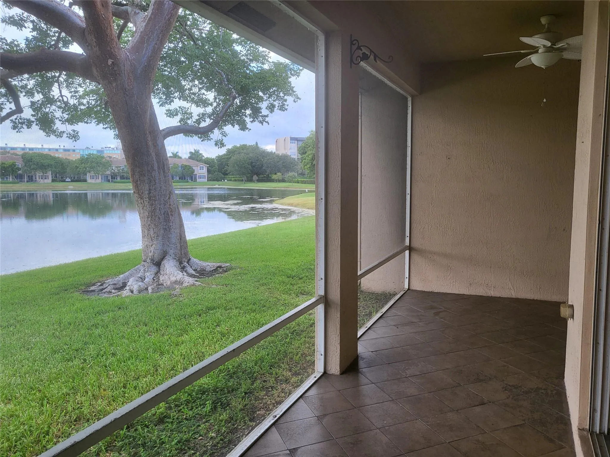 3331 Lakeside Drive, #37