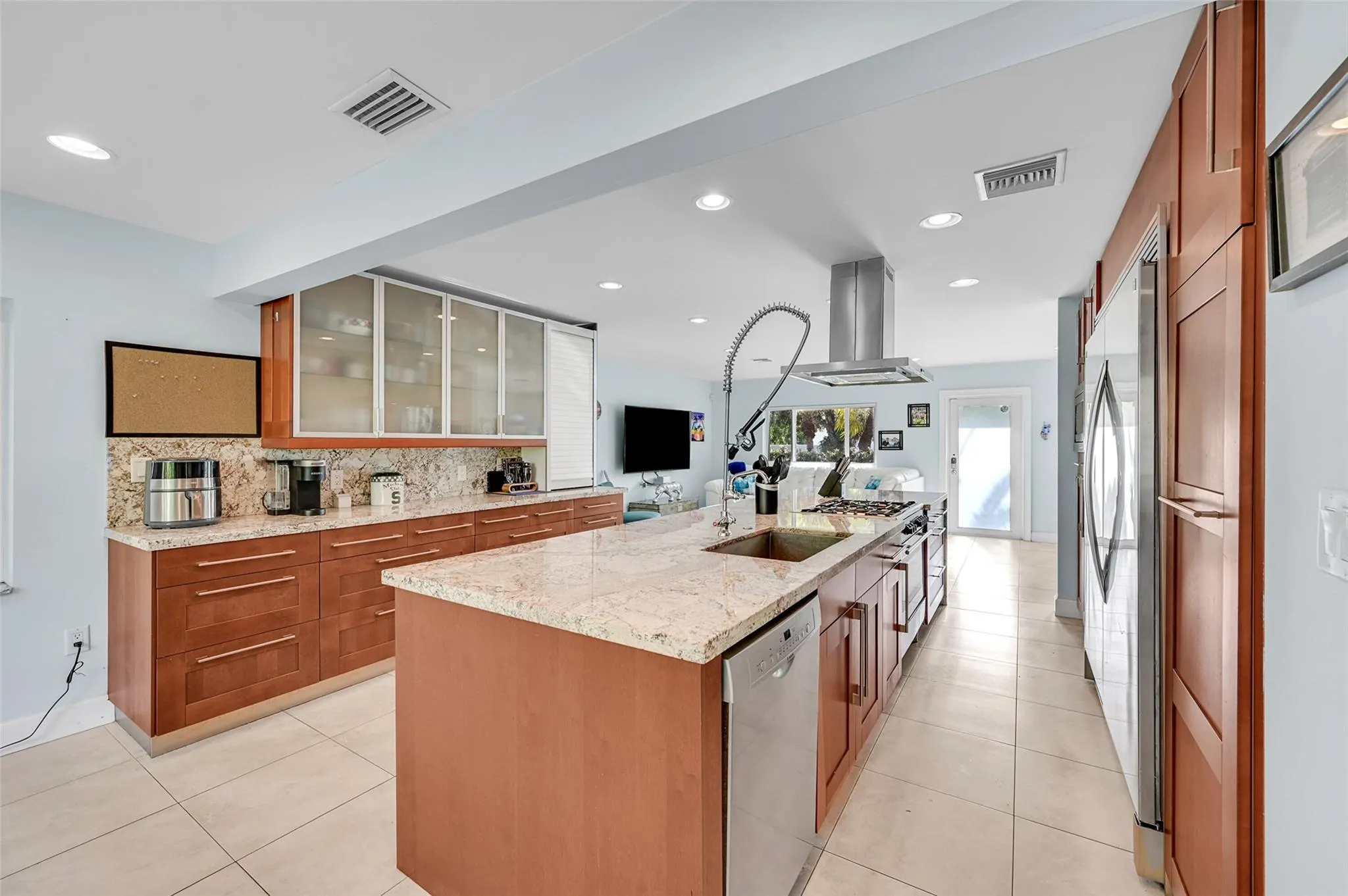 2716 NE 10th Ter