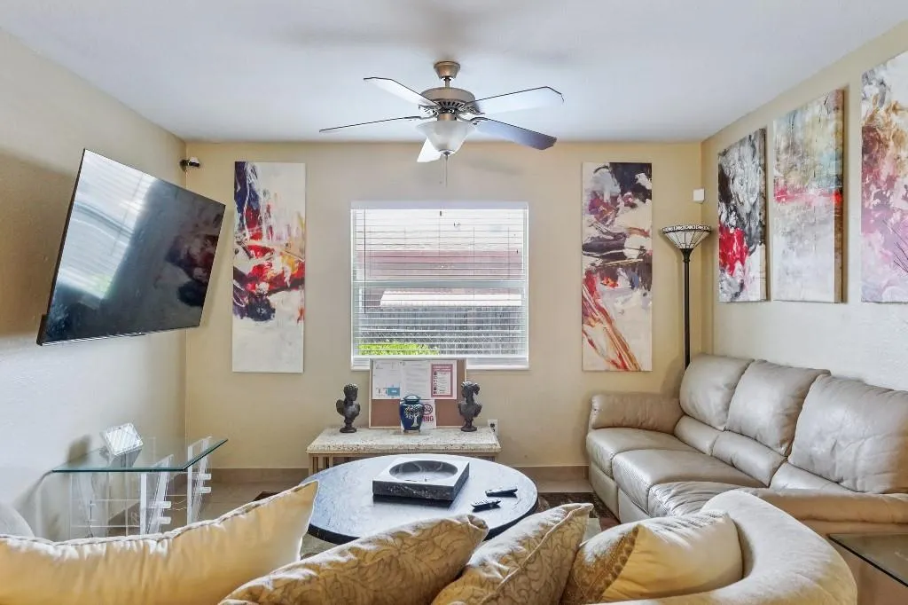 210 SW 3rd Ct