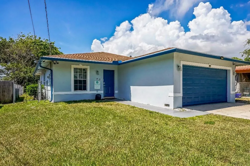 210 SW 3rd Ct