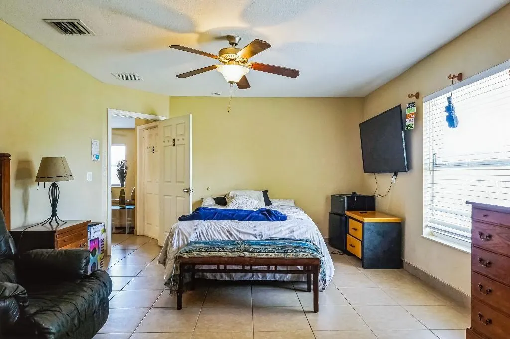 210 SW 3rd Ct