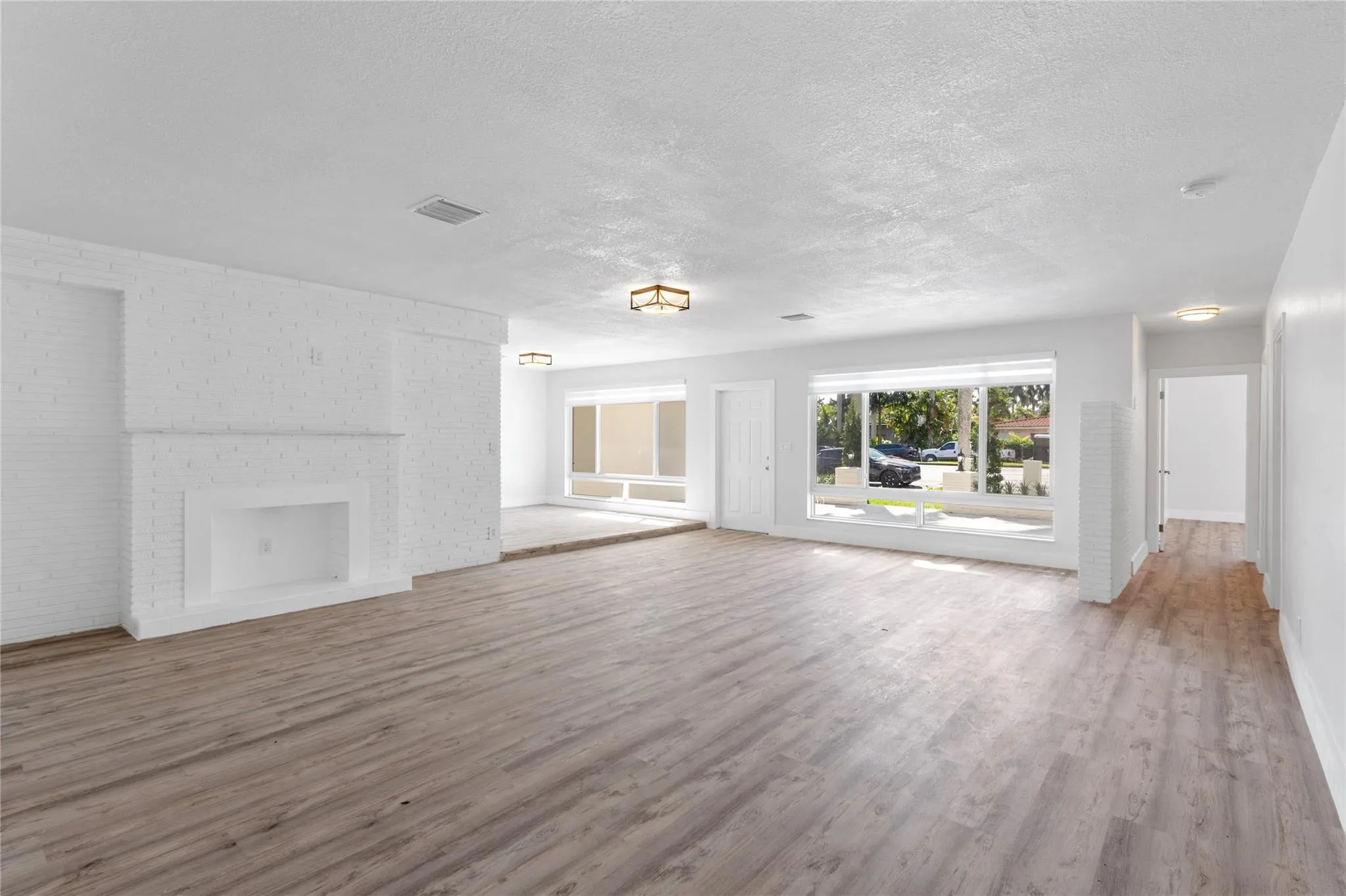 1255 Hollywood Blvd