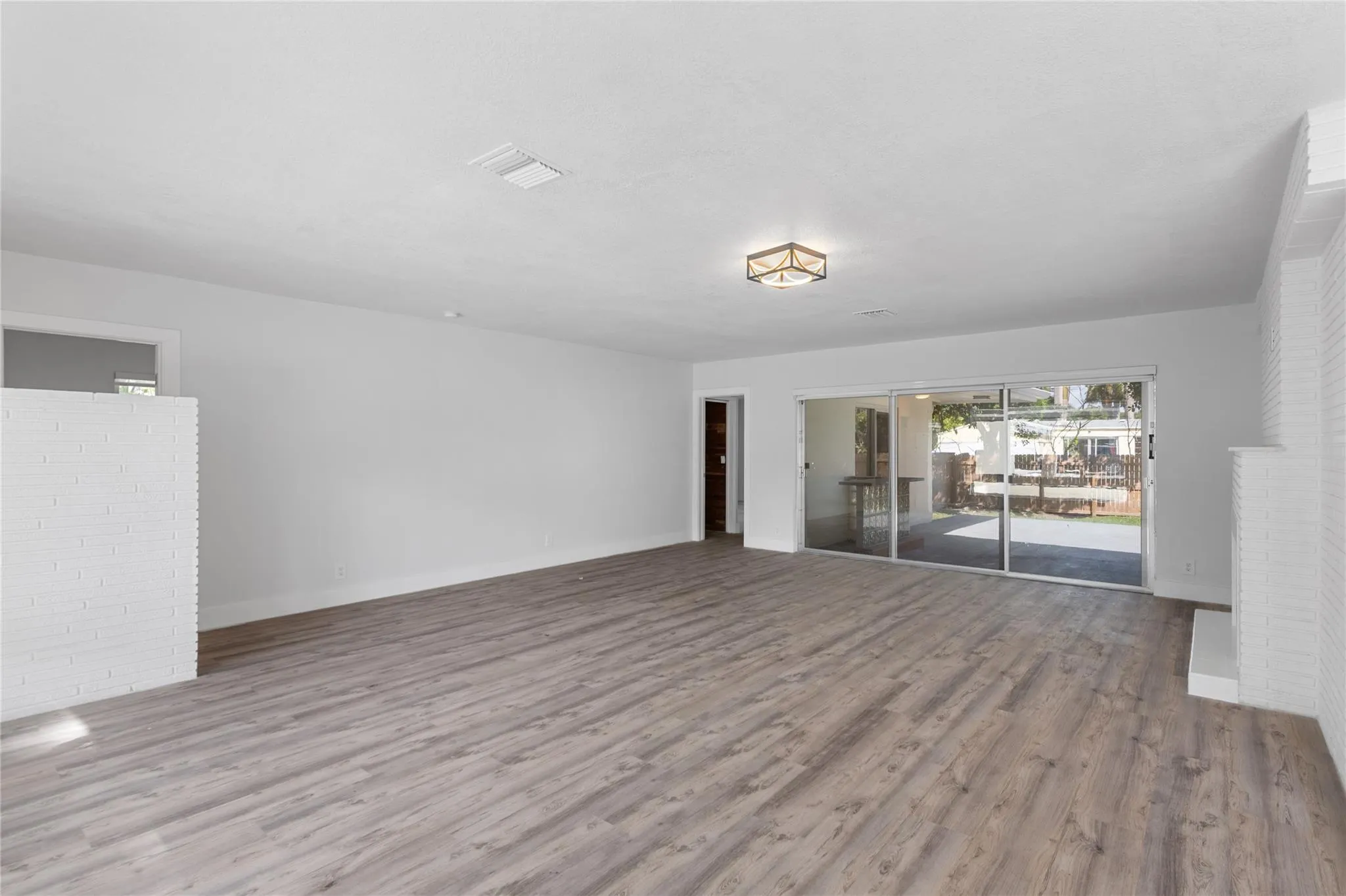 1255 Hollywood Blvd