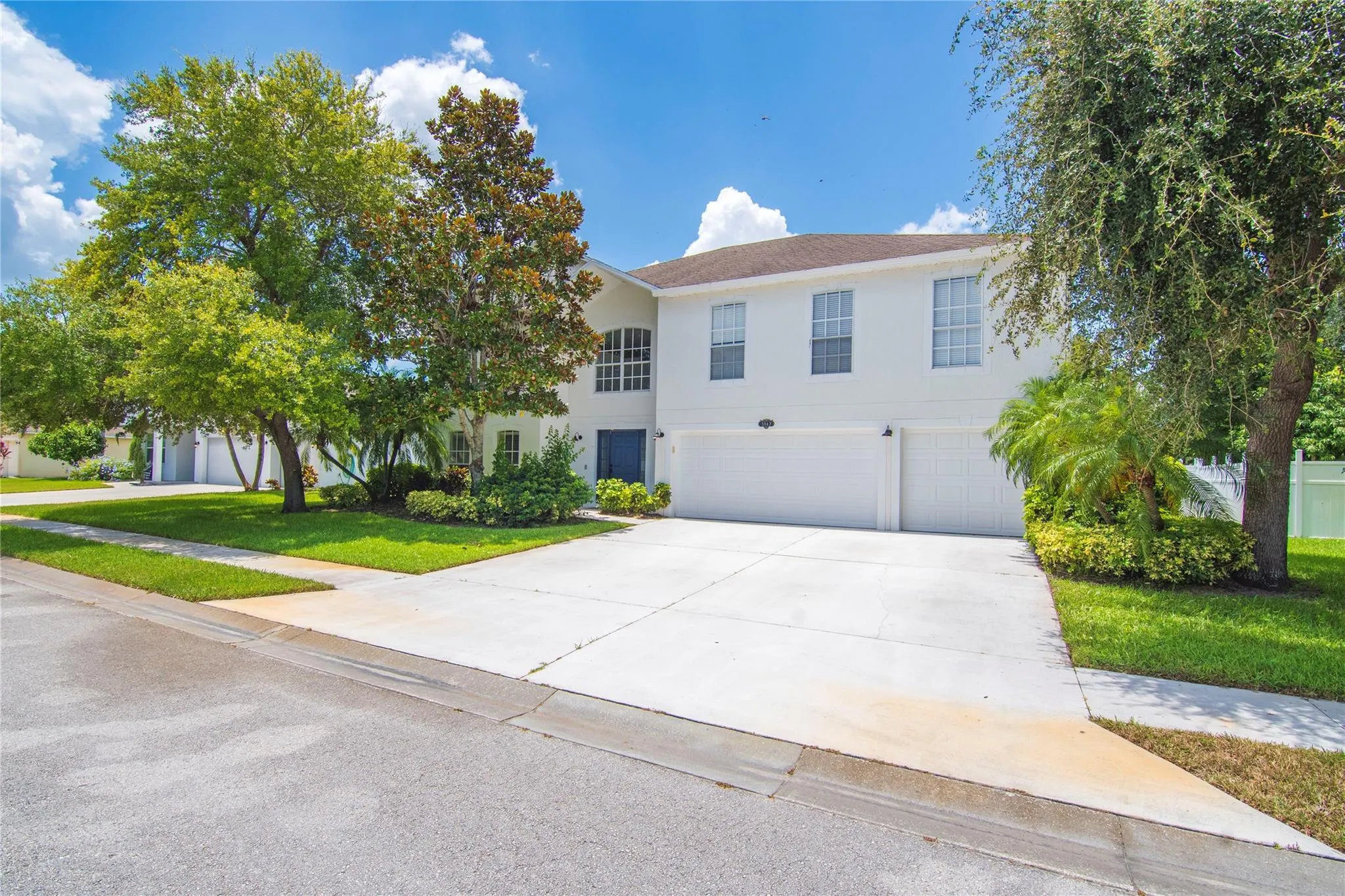 5947 Ridge Lake Cir