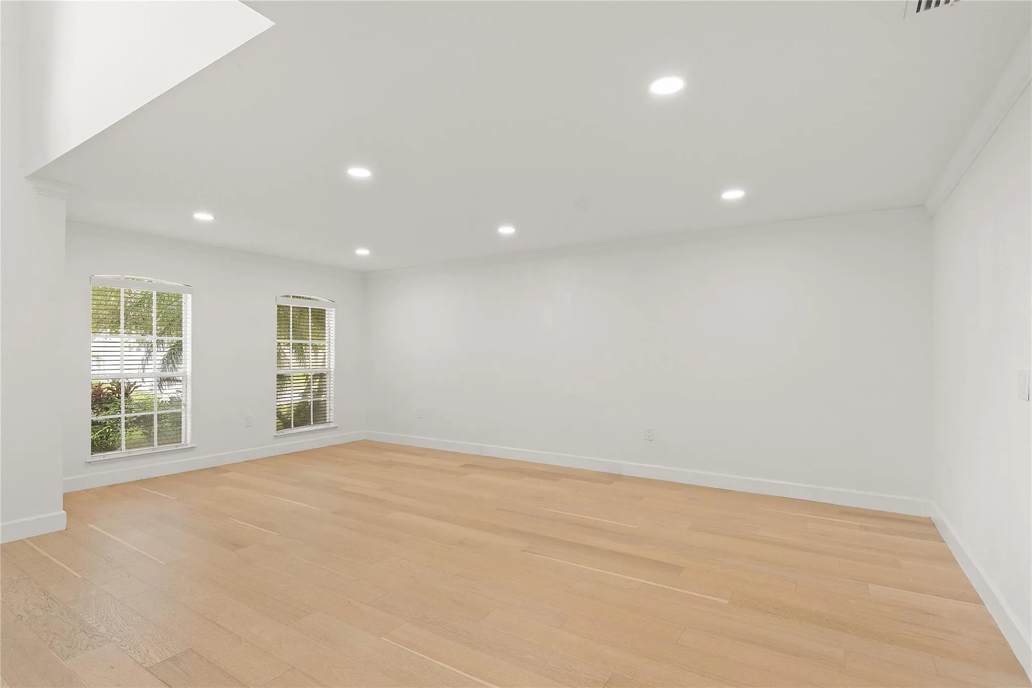 5947 Ridge Lake Cir