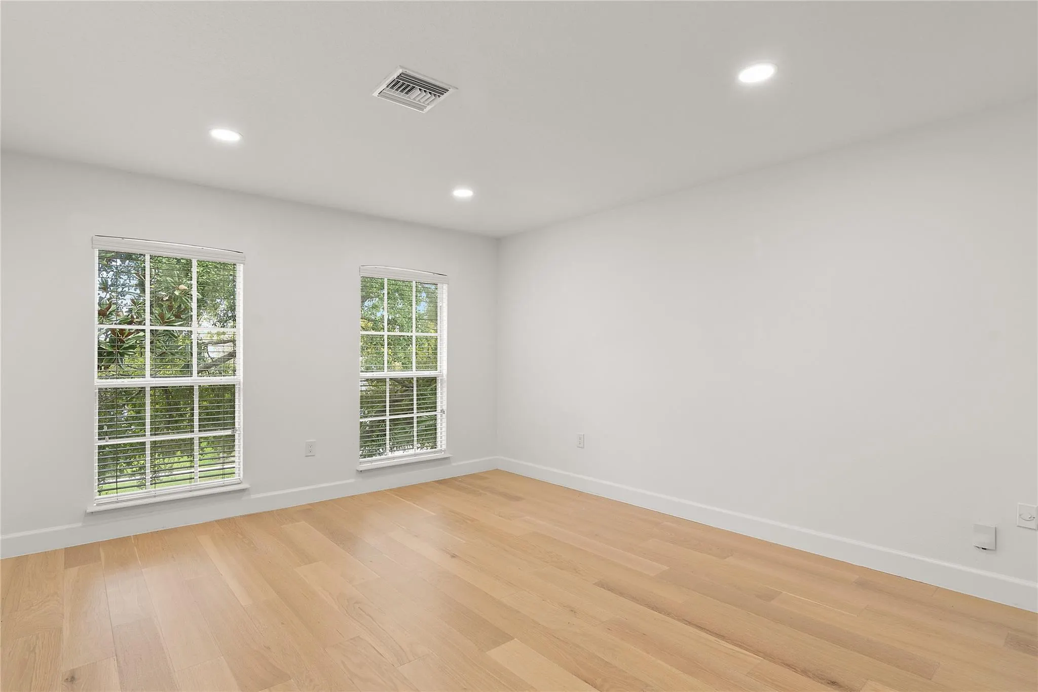 5947 Ridge Lake Cir