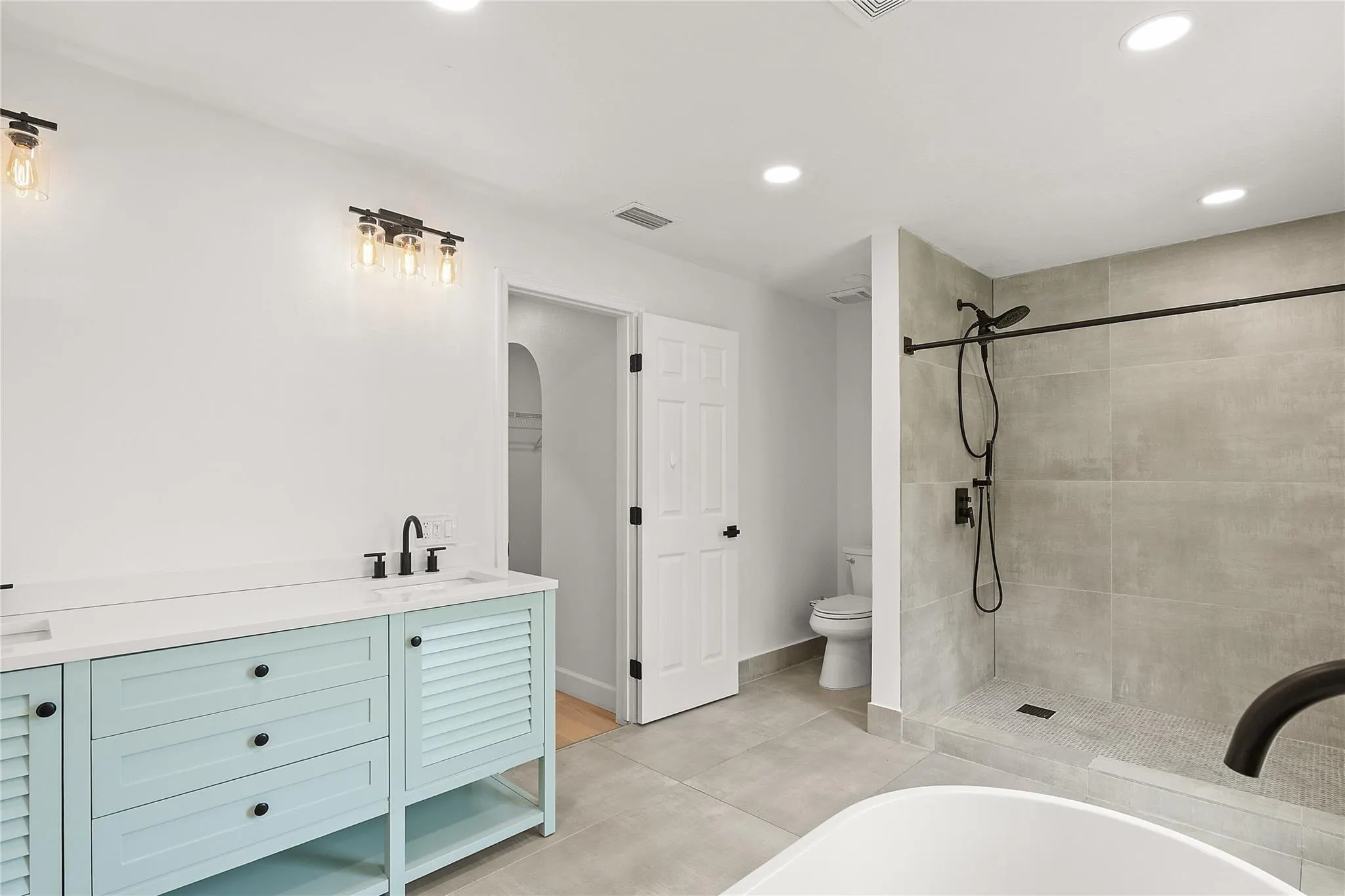 5947 Ridge Lake Cir