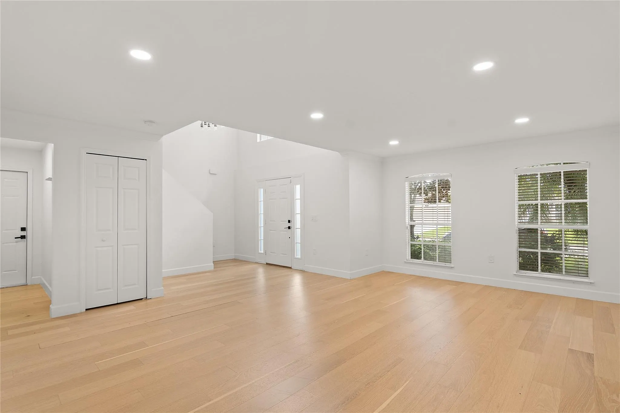 5947 Ridge Lake Cir