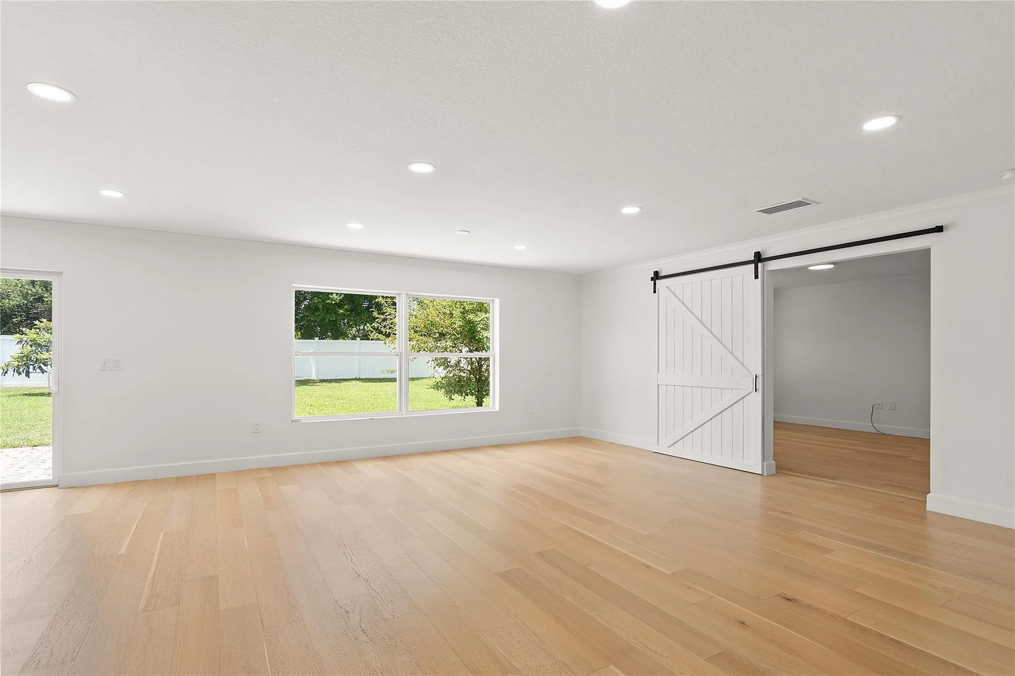 5947 Ridge Lake Cir