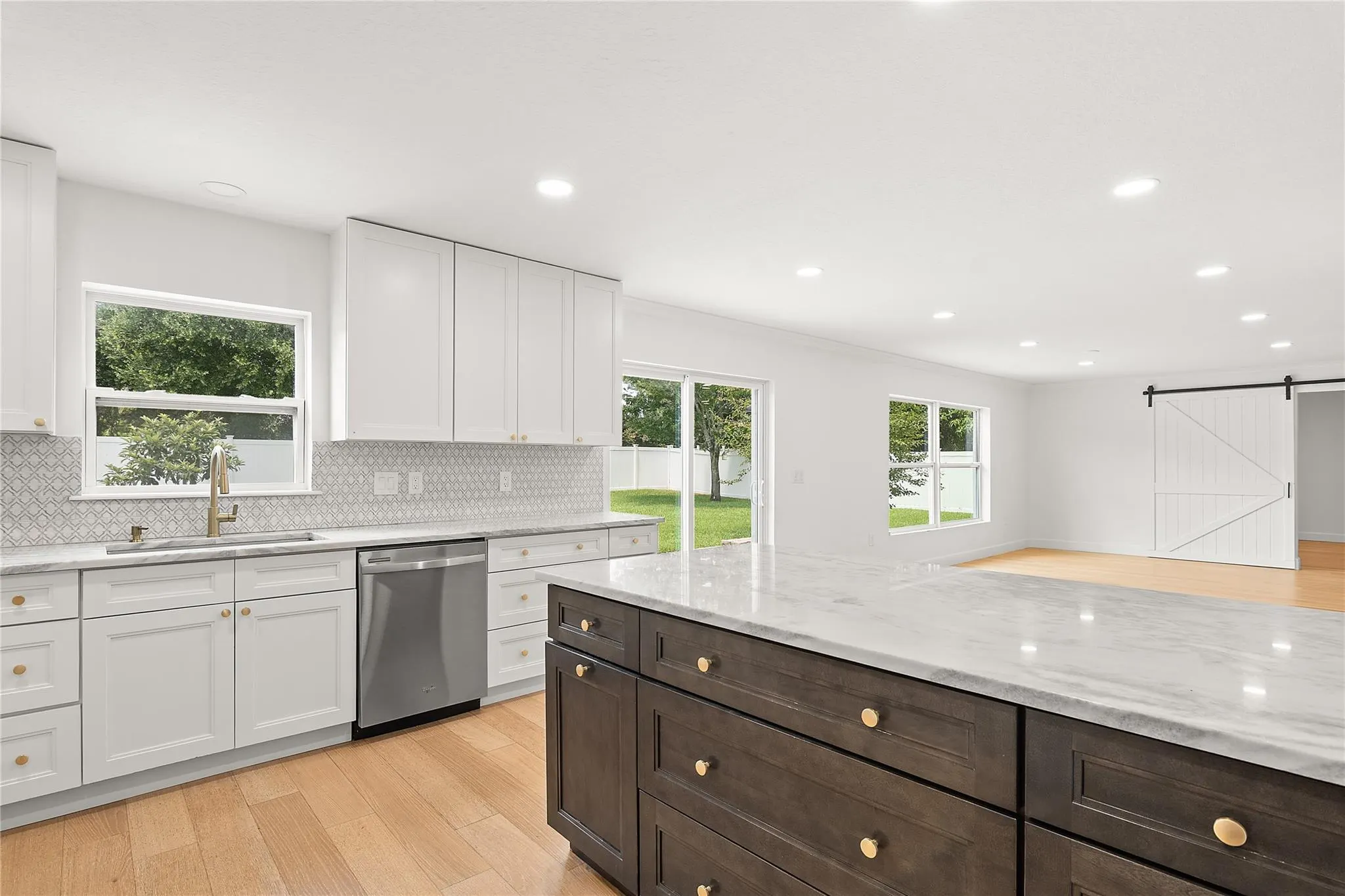 5947 Ridge Lake Cir