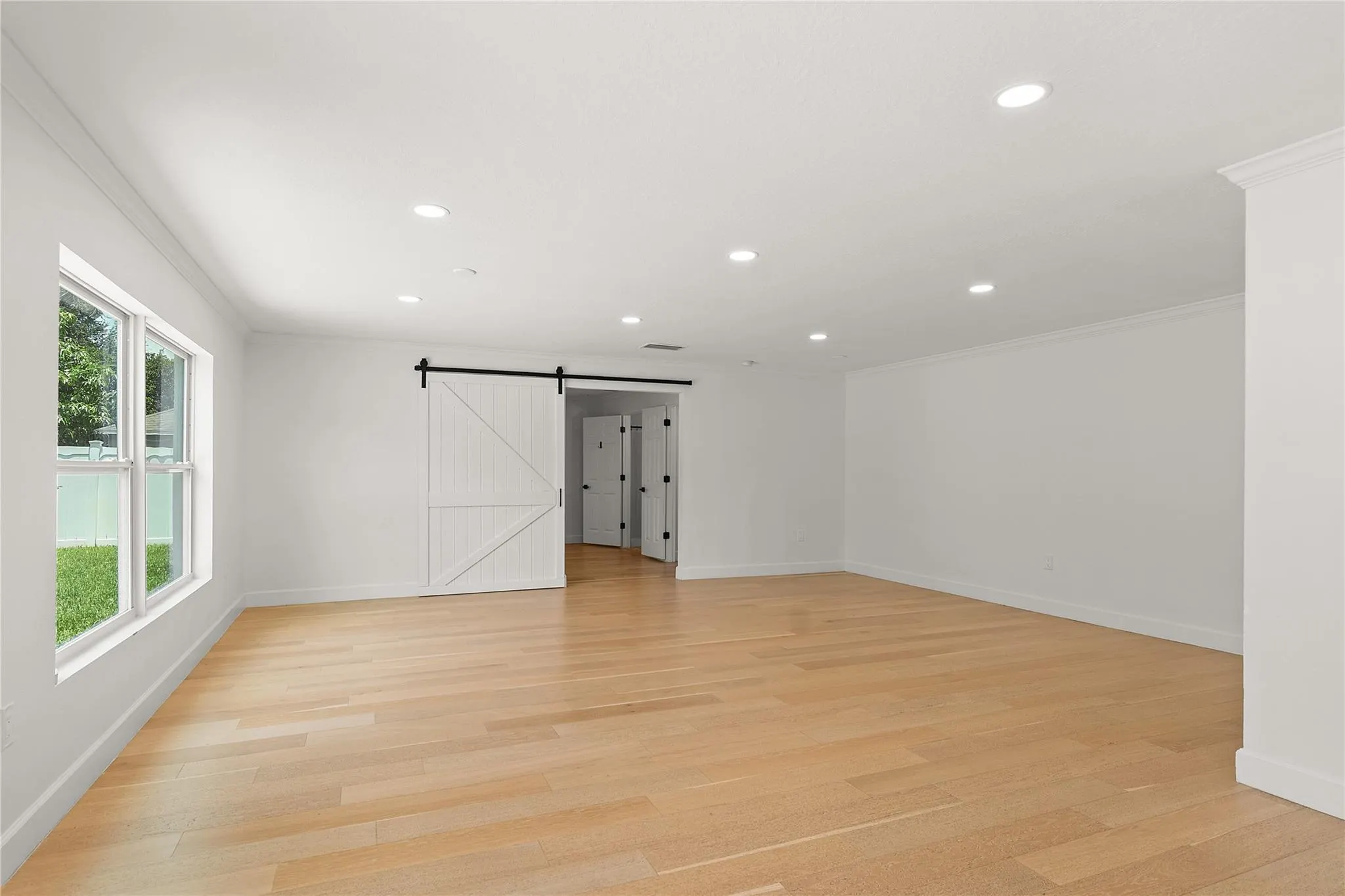5947 Ridge Lake Cir