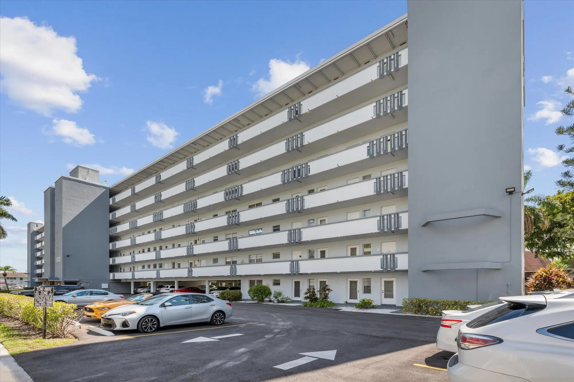 1000 NE 14th Ave, #211
