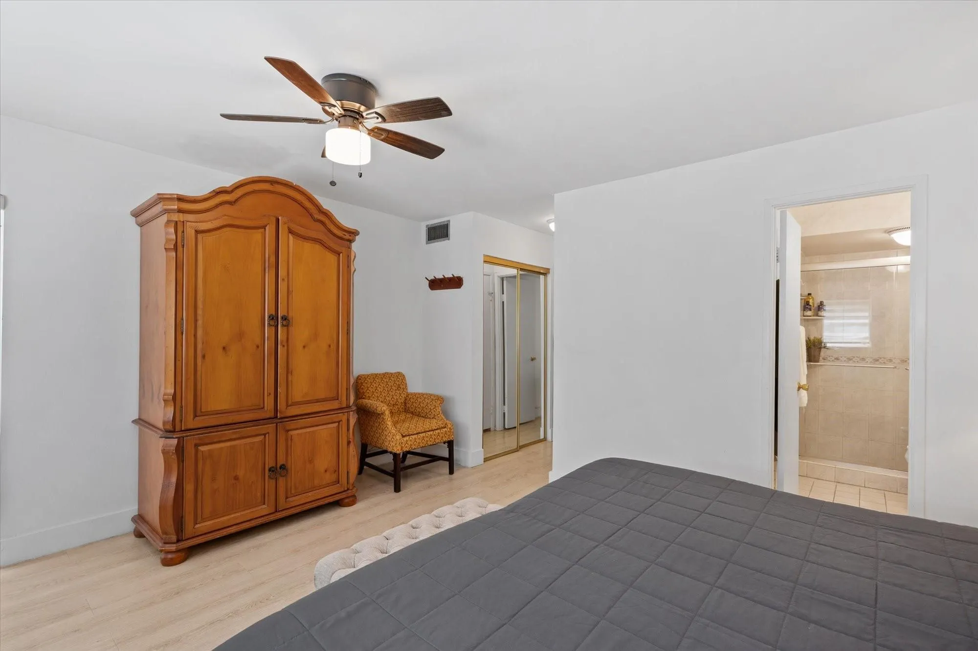1000 NE 14th Ave, #211