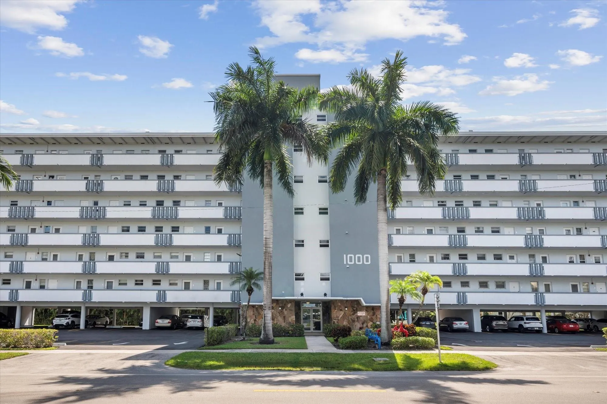 1000 NE 14th Ave, #211