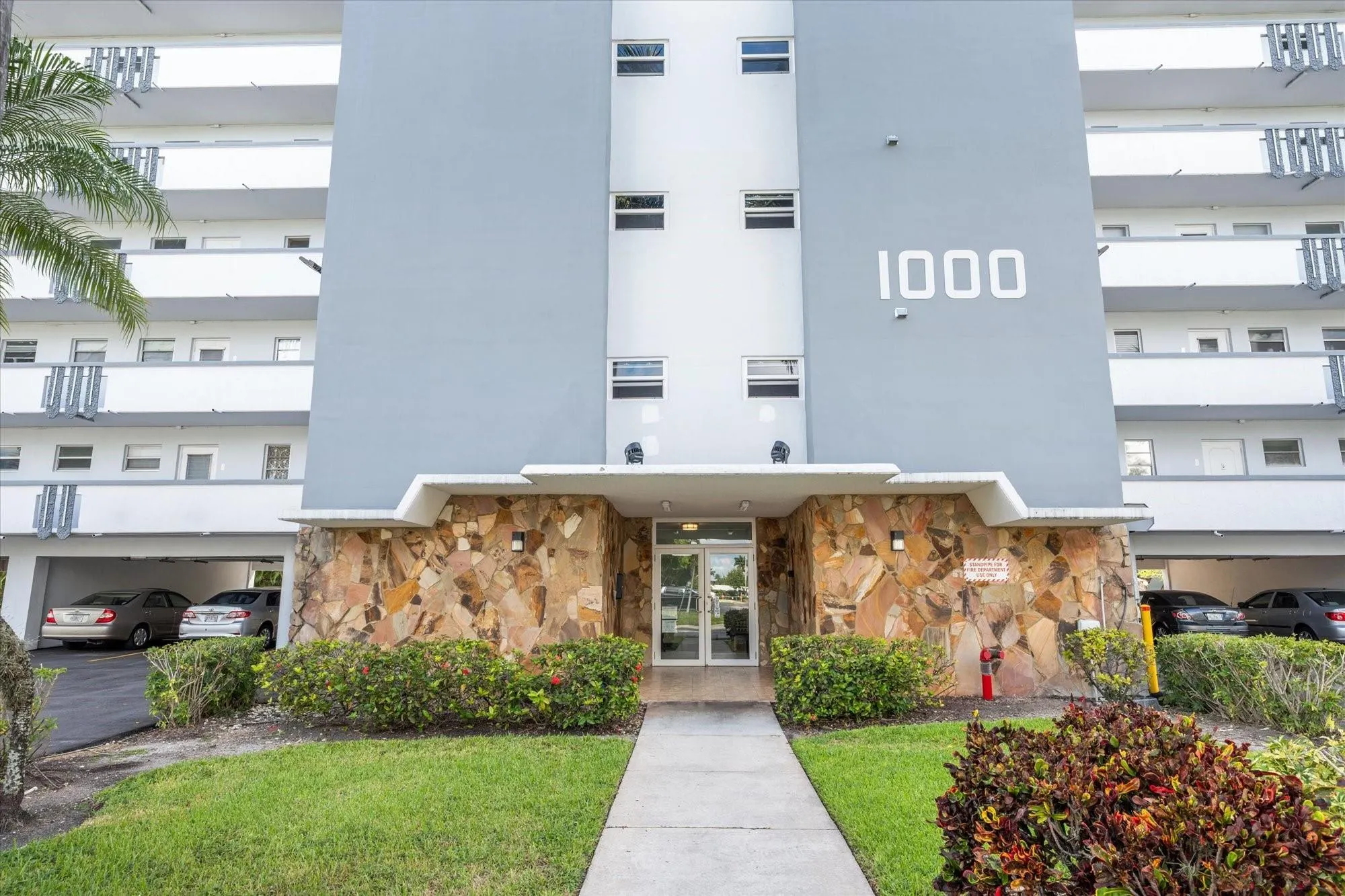 1000 NE 14th Ave, #211