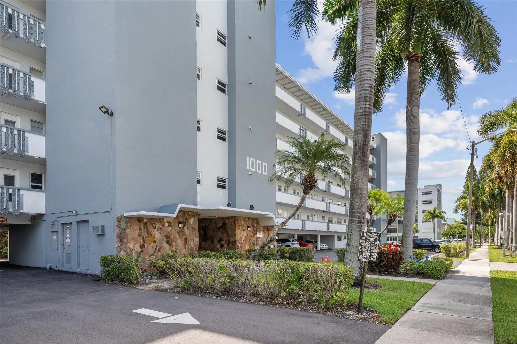 1000 NE 14th Ave, #211