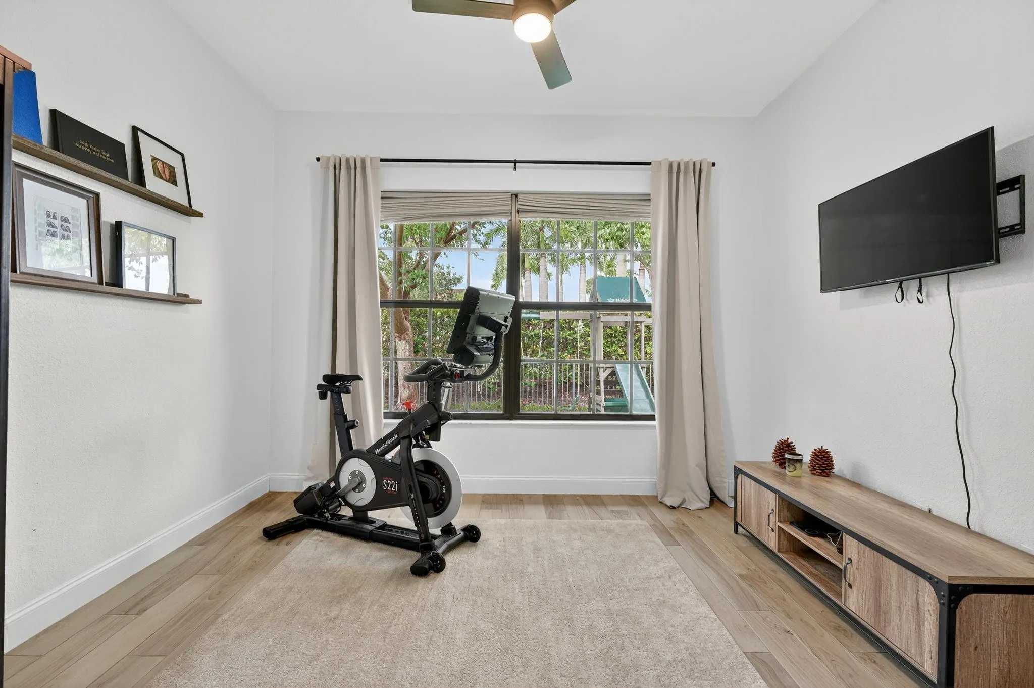8971 Edgewater Bnd