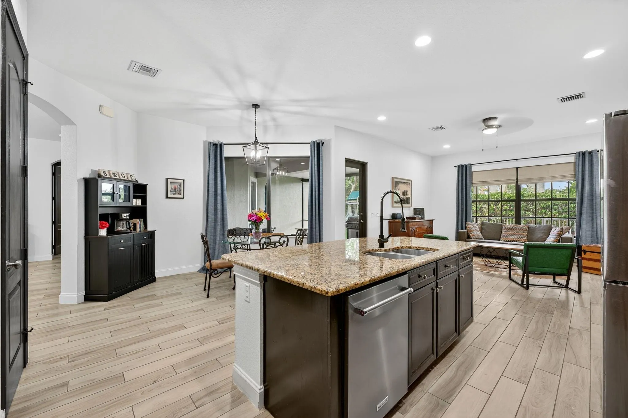 8971 Edgewater Bnd