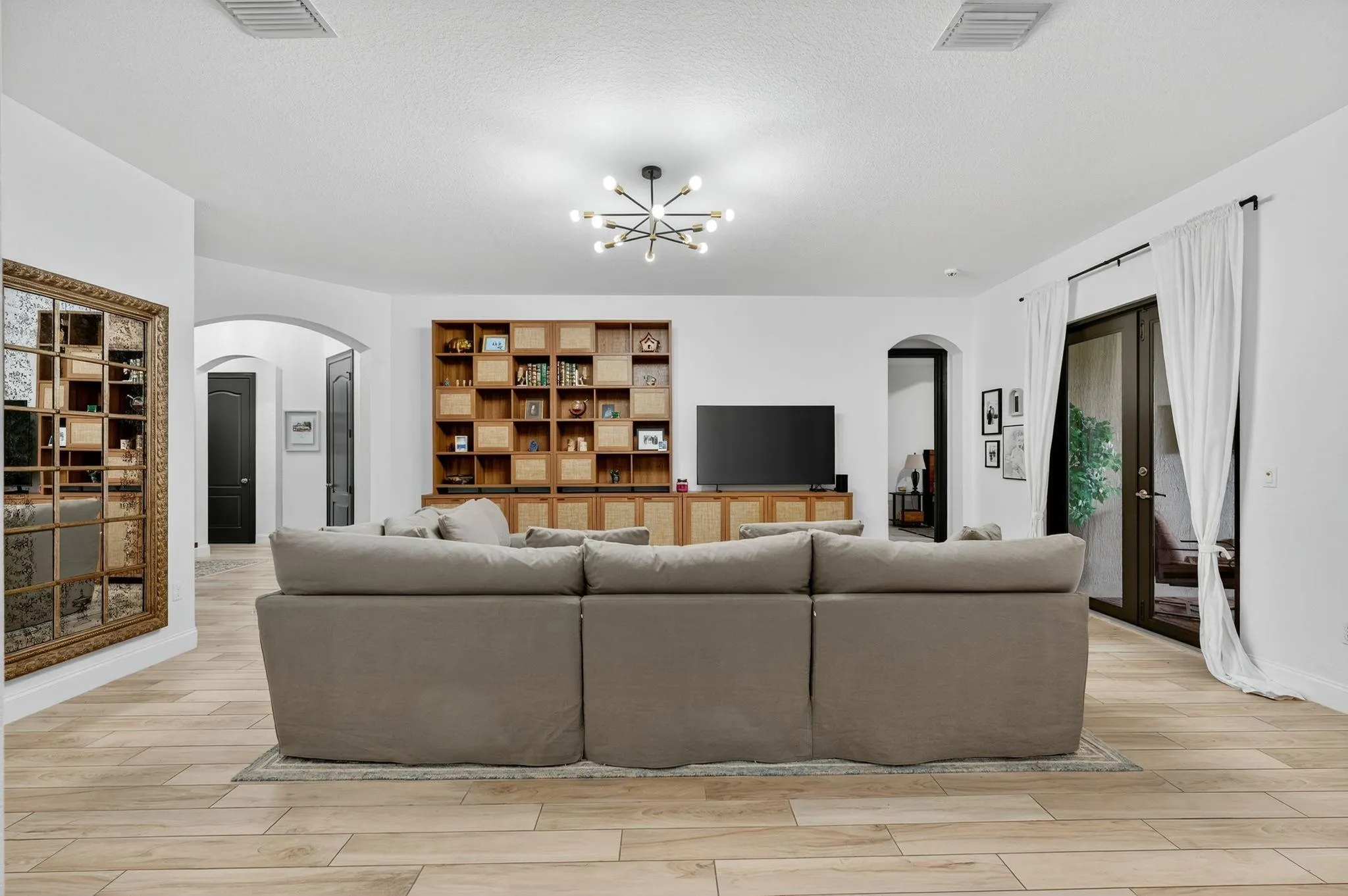 8971 Edgewater Bnd