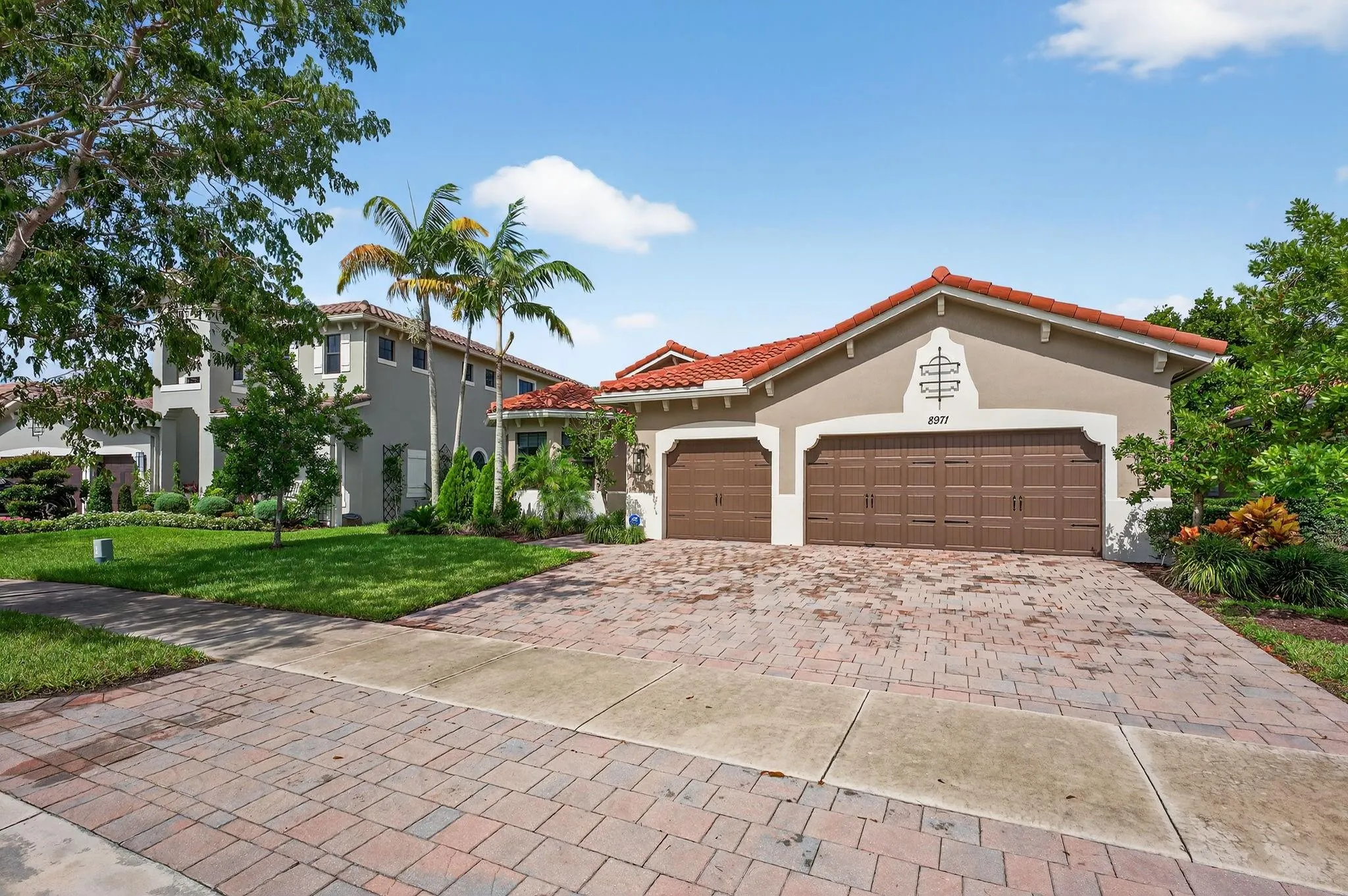 8971 Edgewater Bnd