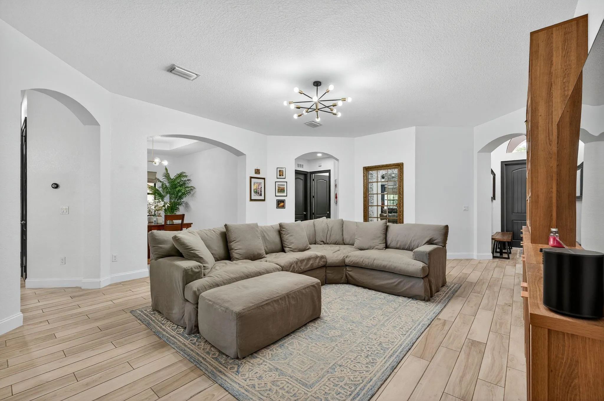 8971 Edgewater Bnd