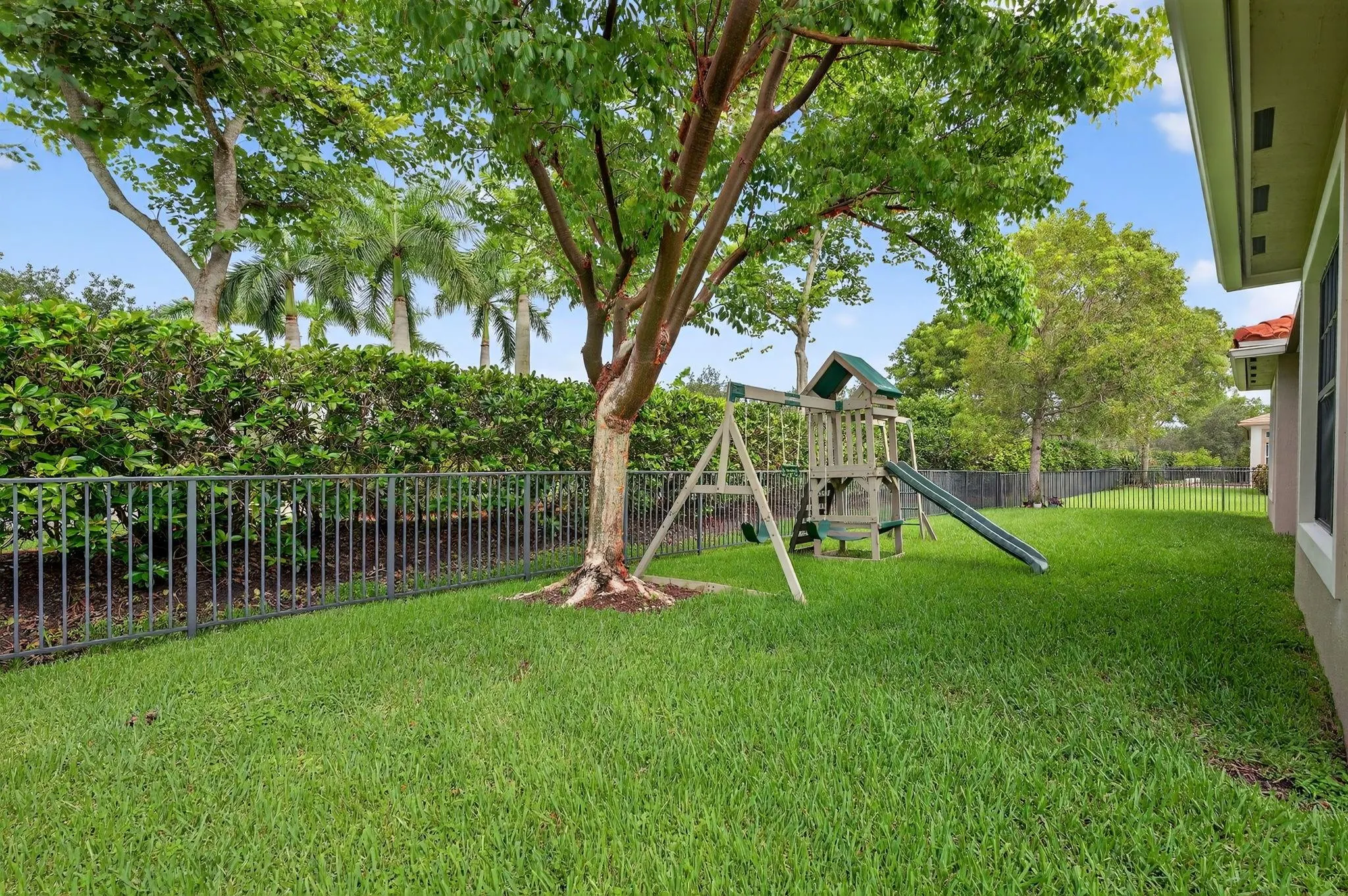 8971 Edgewater Bnd
