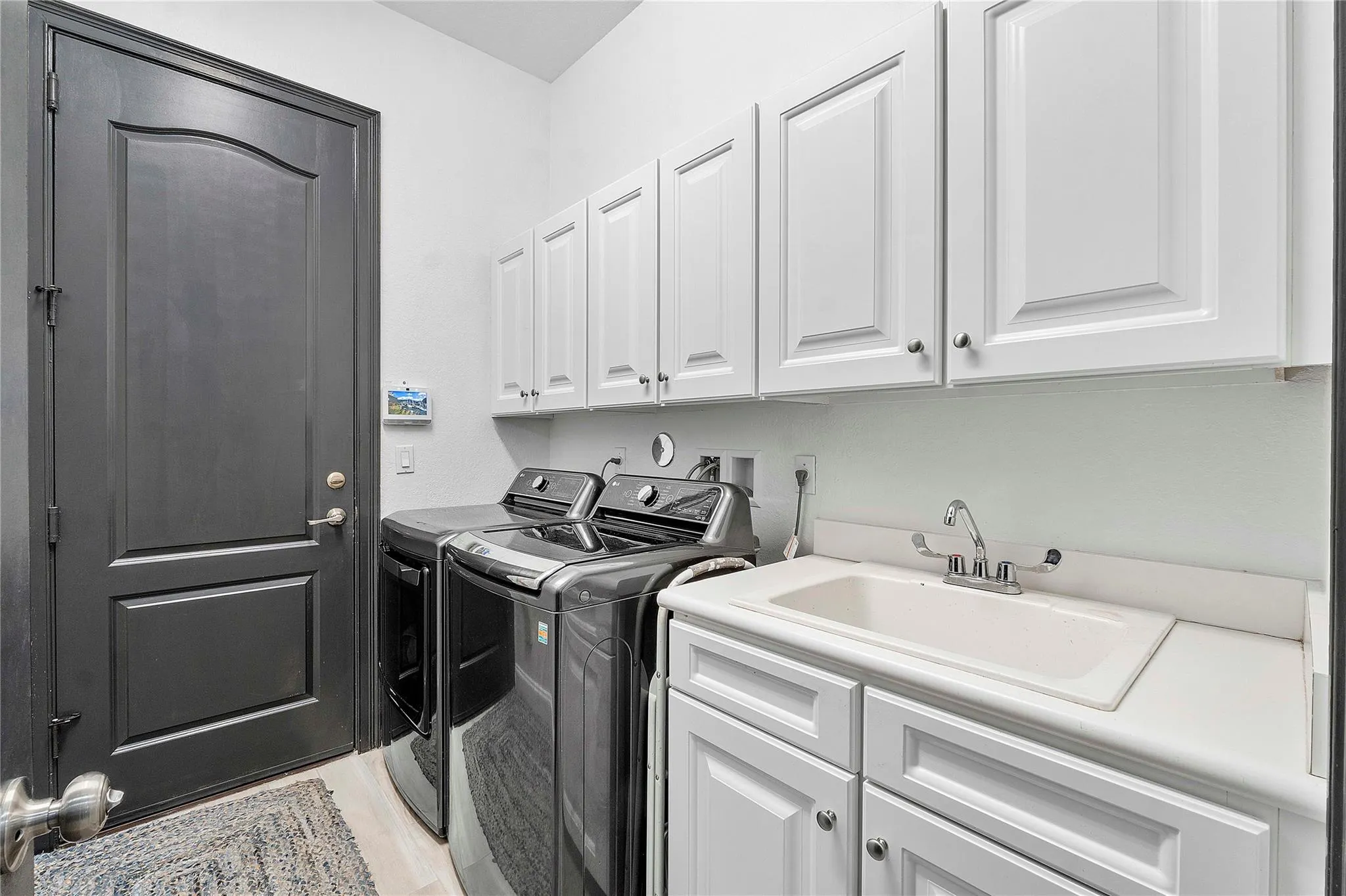 8971 Edgewater Bnd