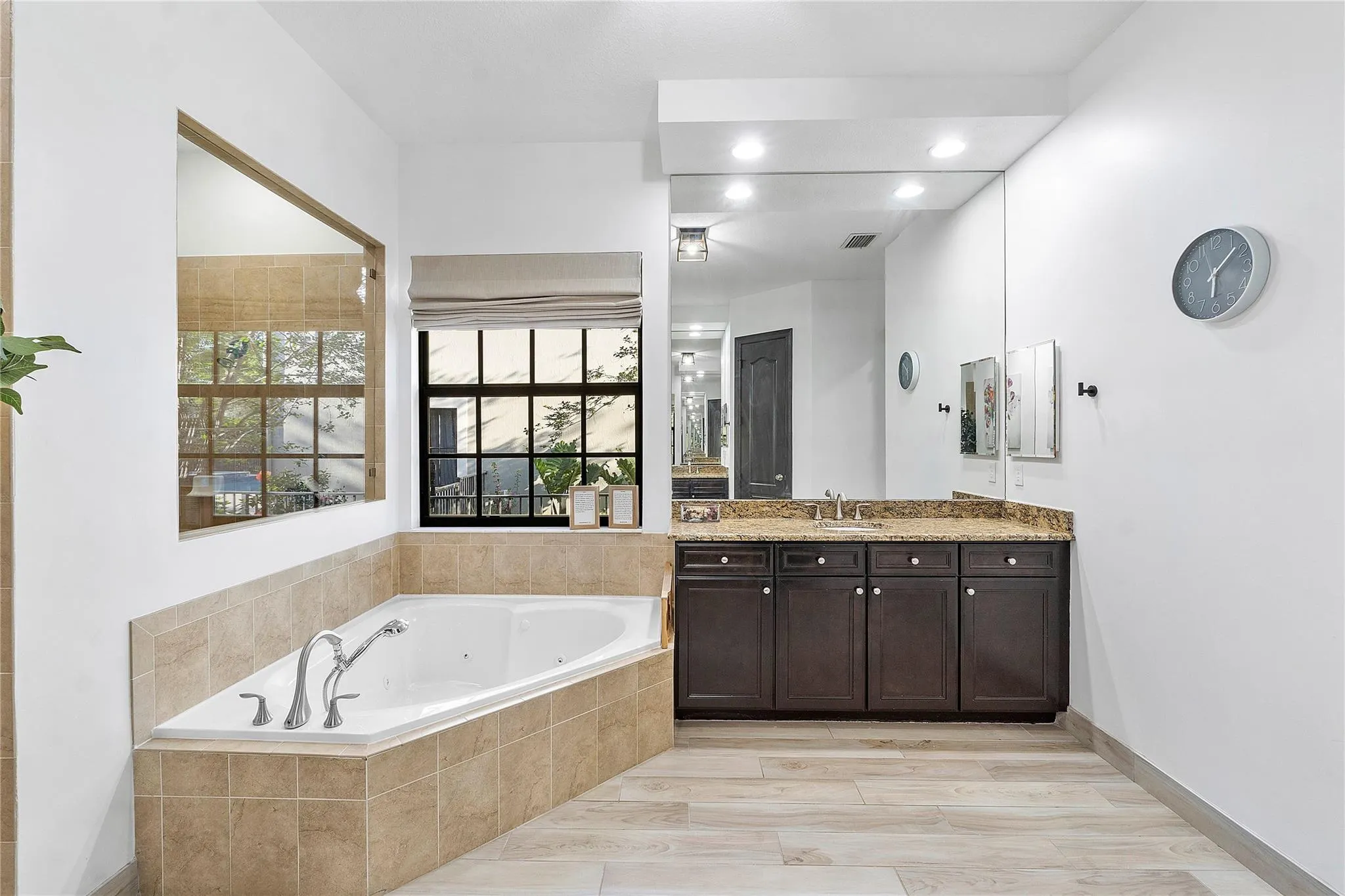 8971 Edgewater Bnd