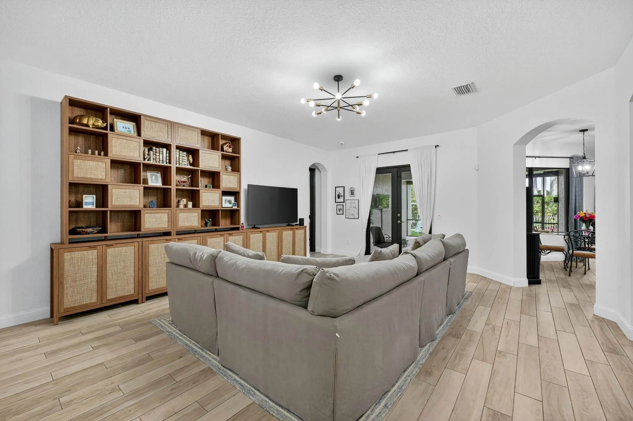 8971 Edgewater Bnd