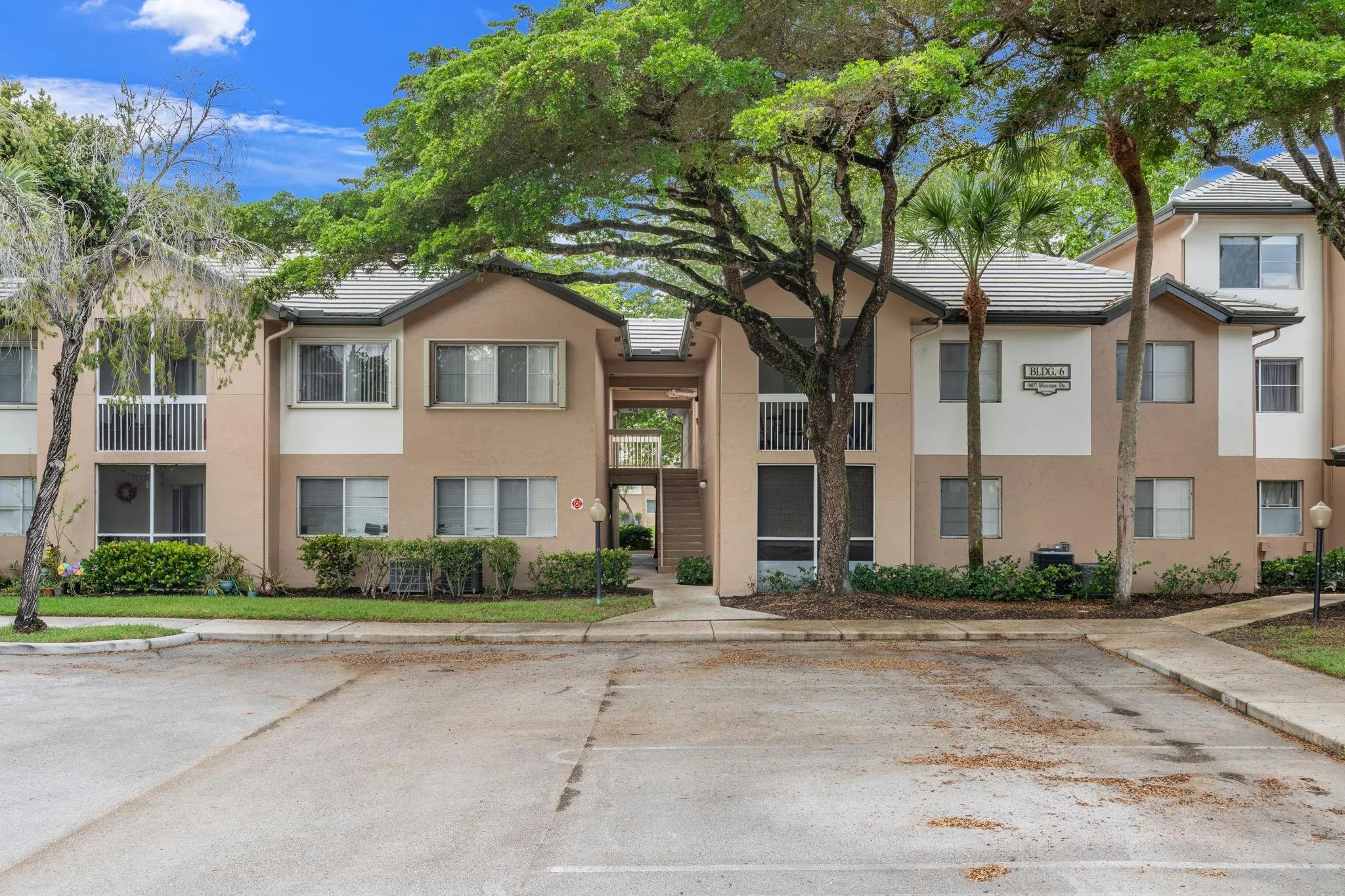 9877 Westview Dr, #613