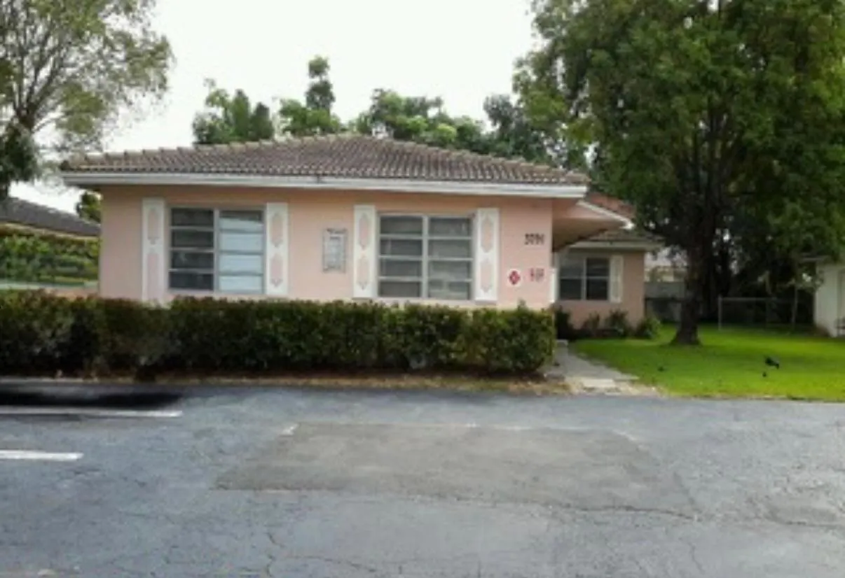3791 Riverside Dr
