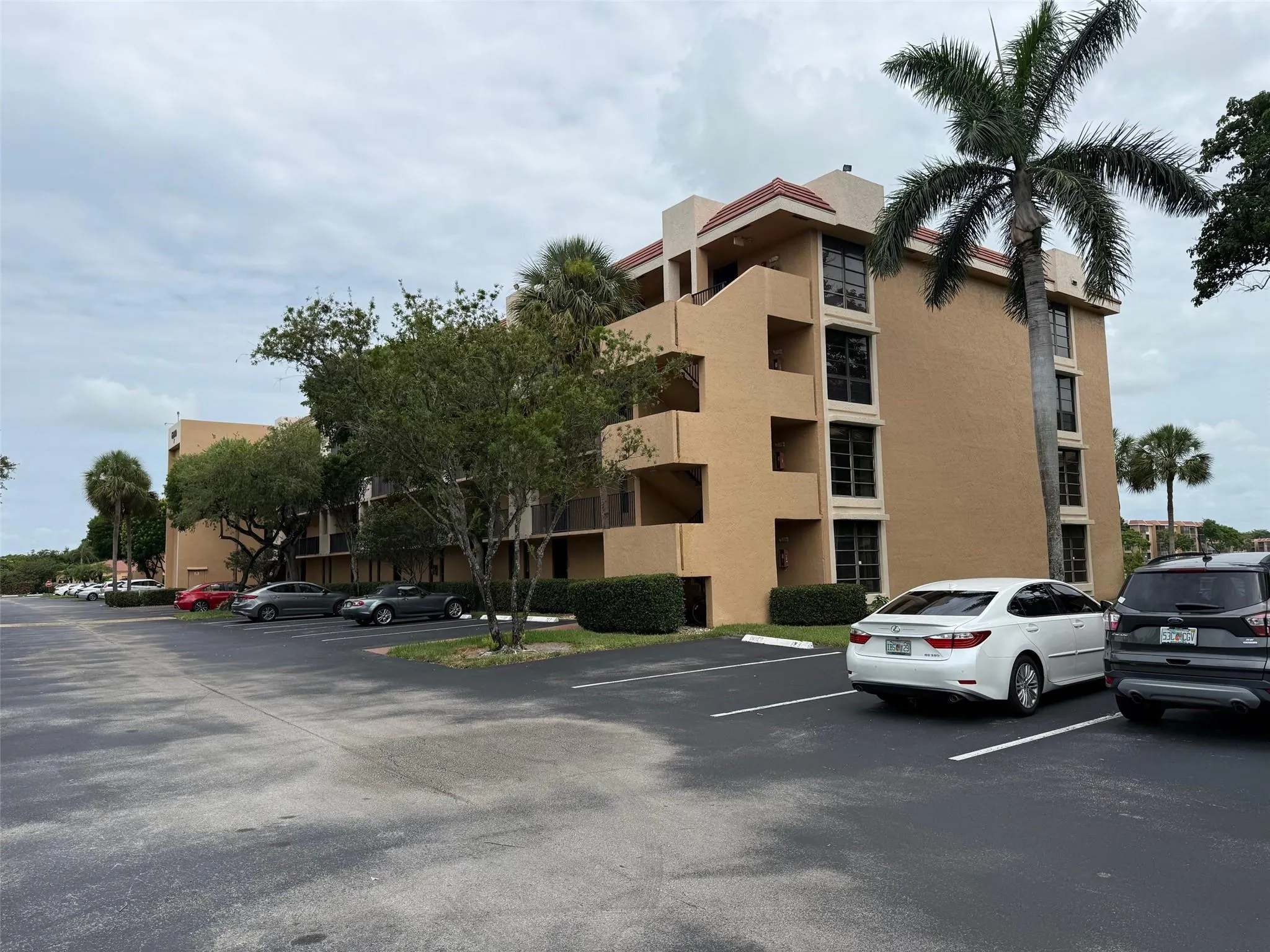 6215 Coral Lake Dr, #203