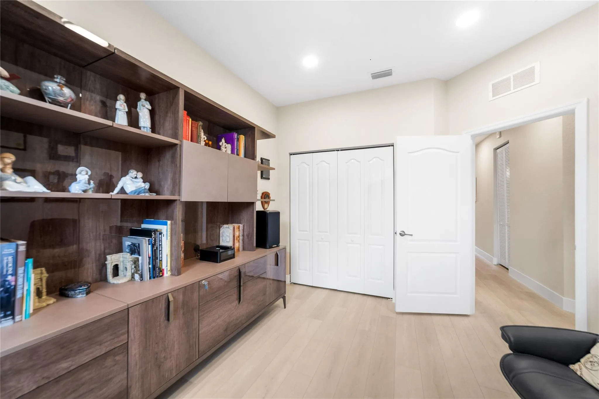 9573 Town Parc Cir S
