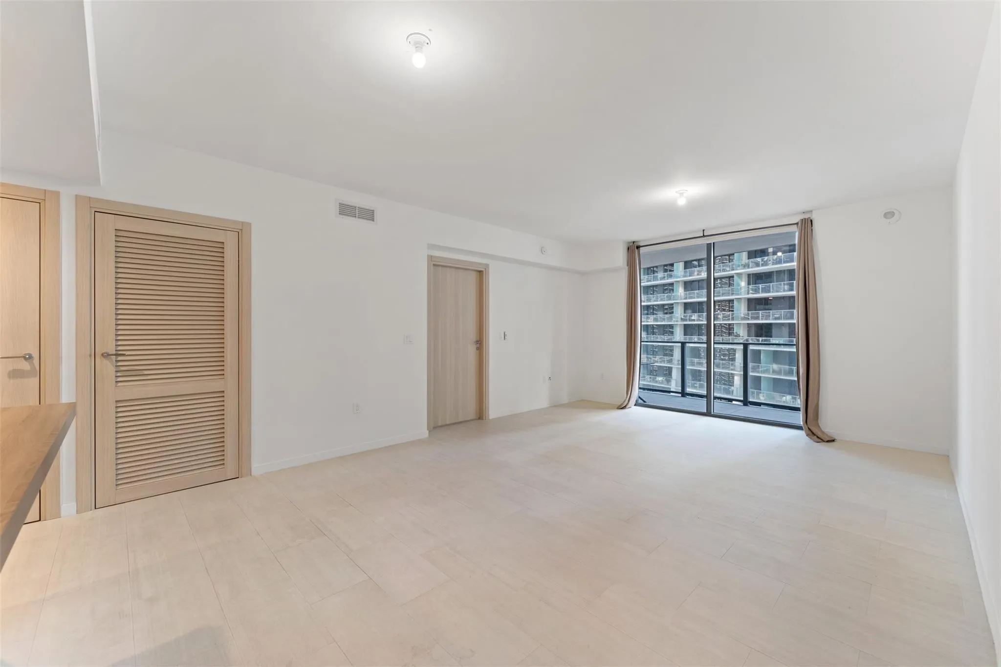 1000 Brickell Plz, #3103