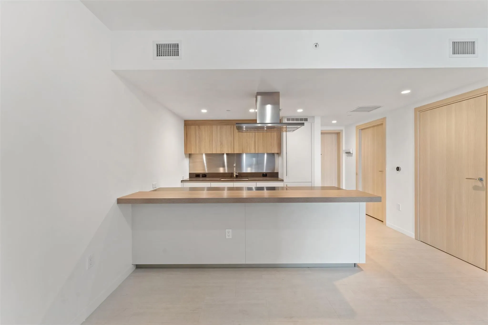 1000 Brickell Plz, #3103