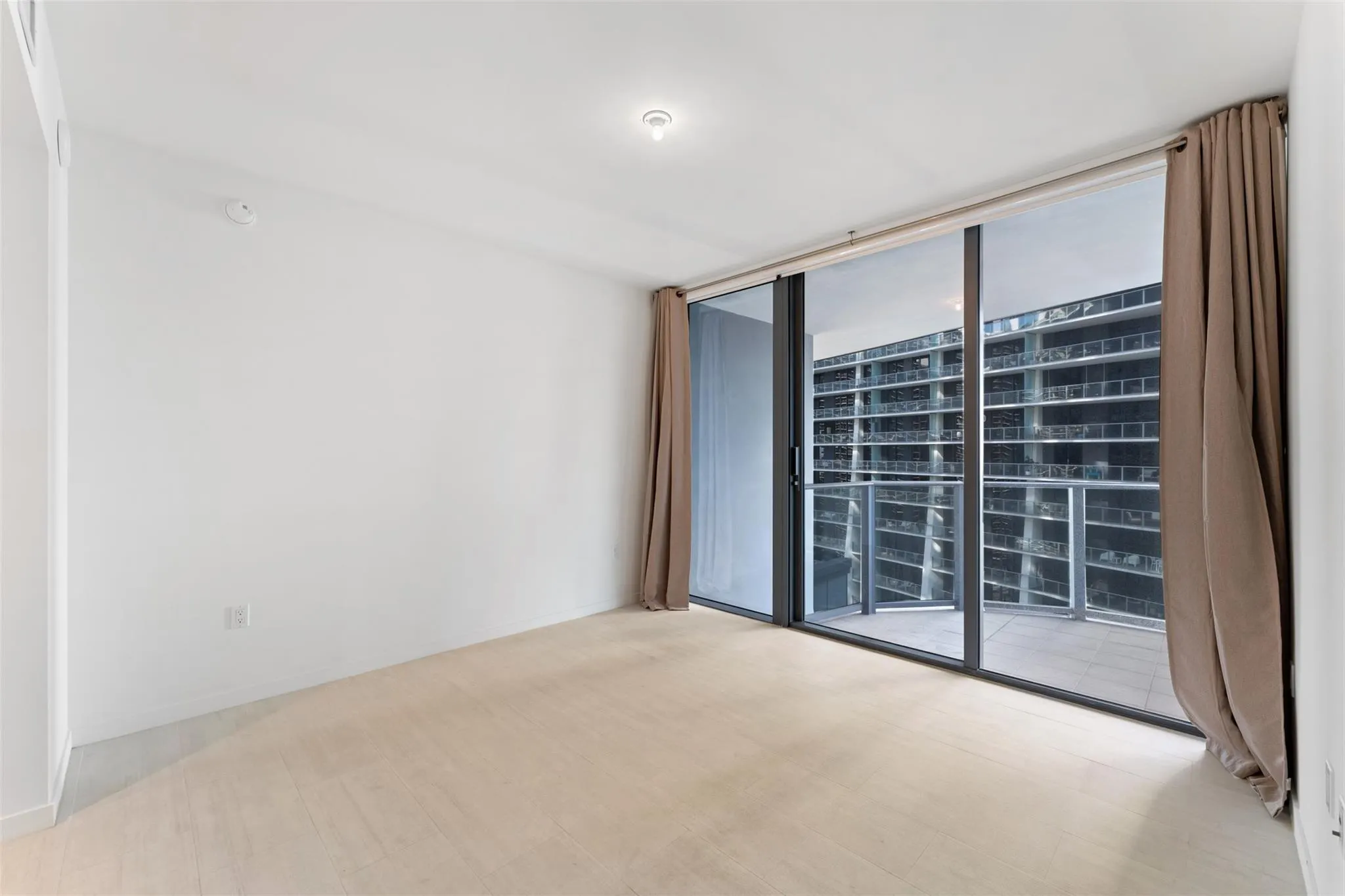 1000 Brickell Plz, #3103